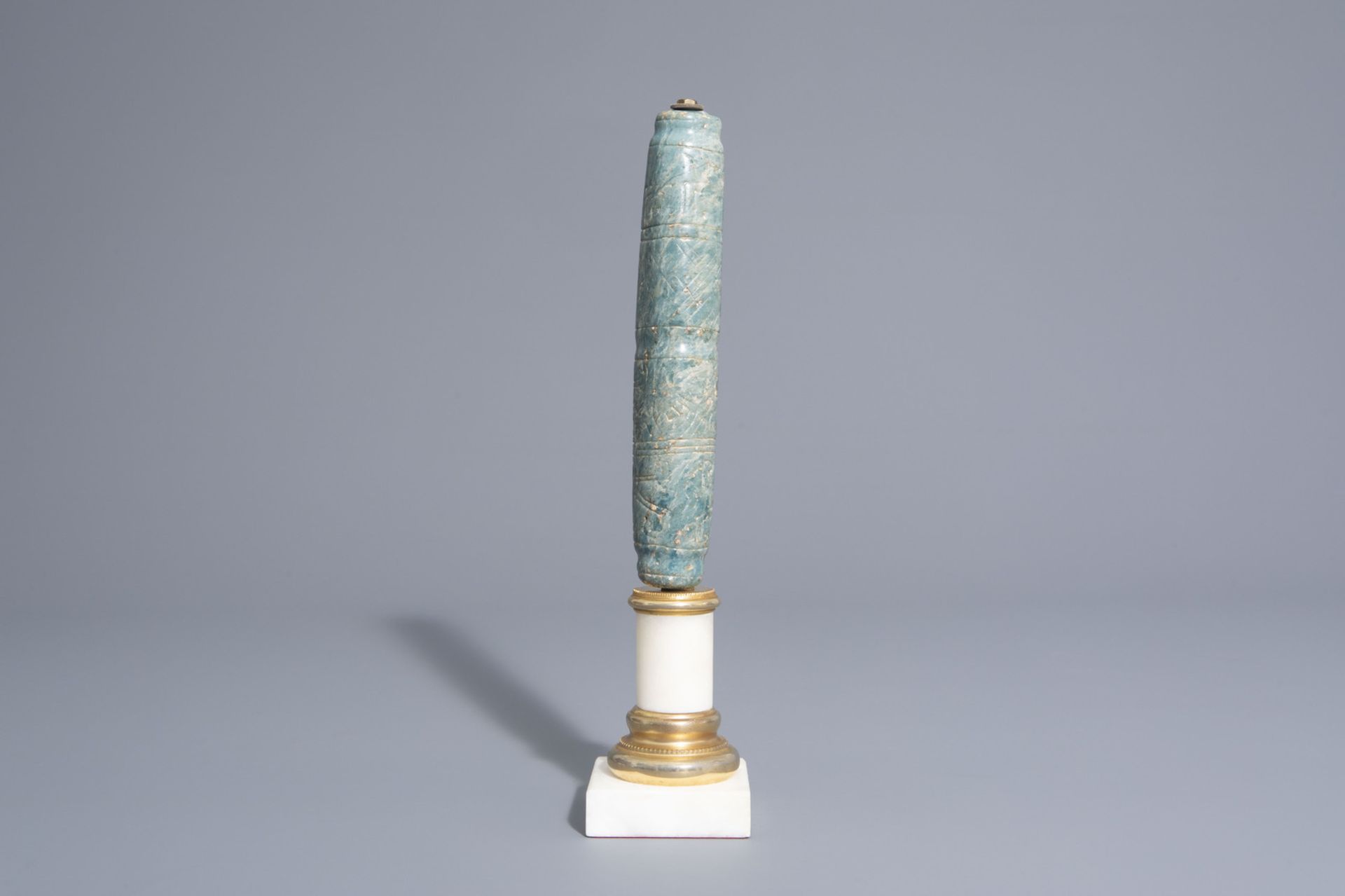 A Mexican dark green jade pipe on base, possibly Maya culture, 15th C. or later - Image 2 of 7