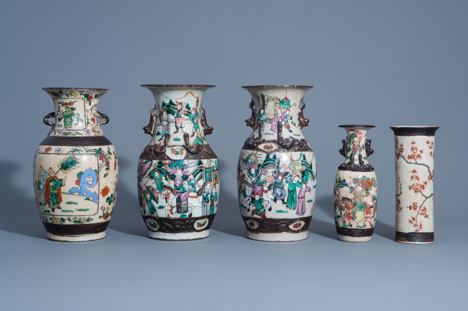 A varied collection of Chinese Nanking crackle glazed famille rose vases, ginger jars, a charger and - Bild 4 aus 17