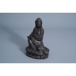 A Chinese bronze figure of Guanyin, 19th/20th C.