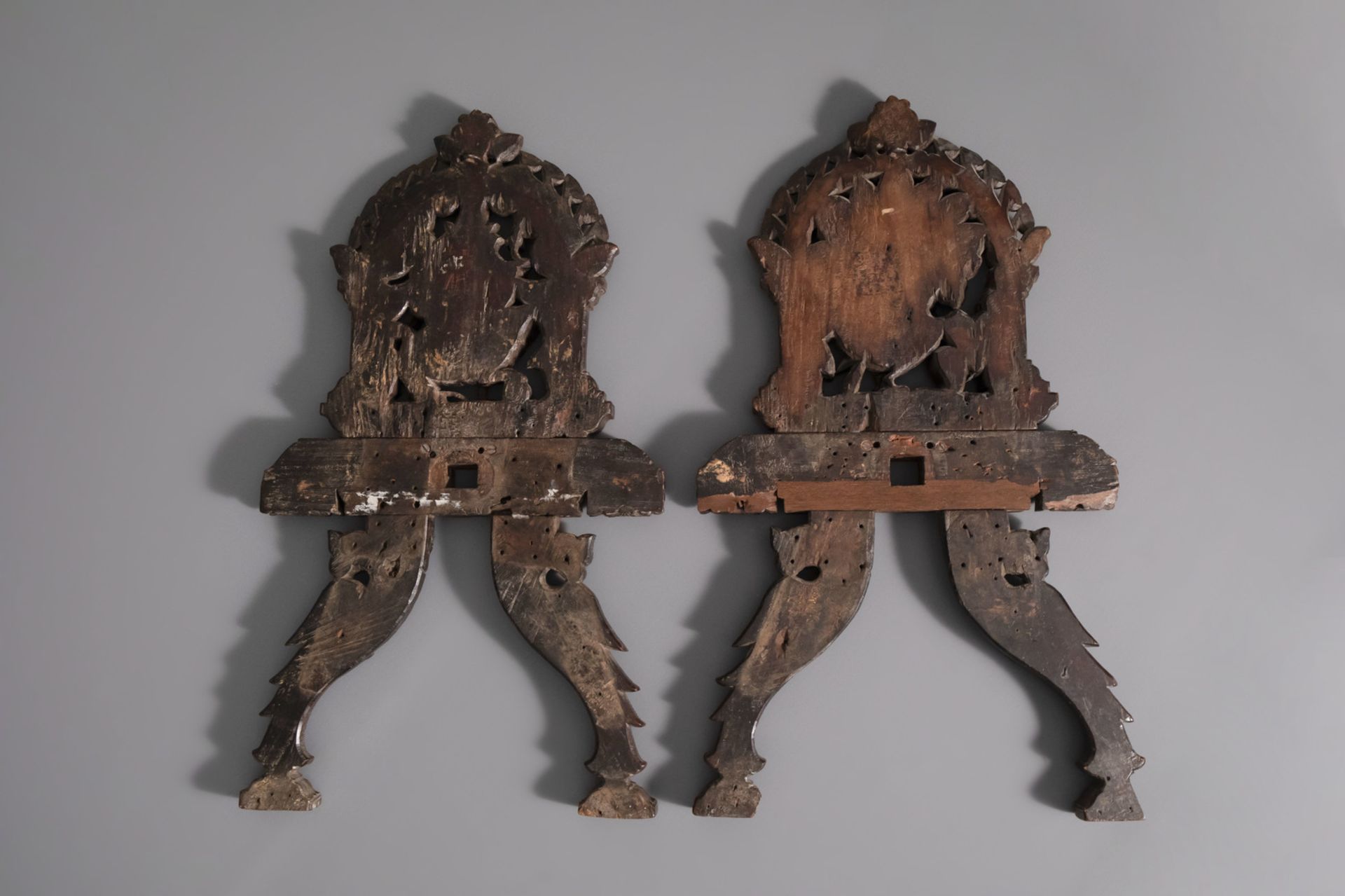 A pair of carved wooden door fragments, India, 19th C. - Bild 2 aus 6