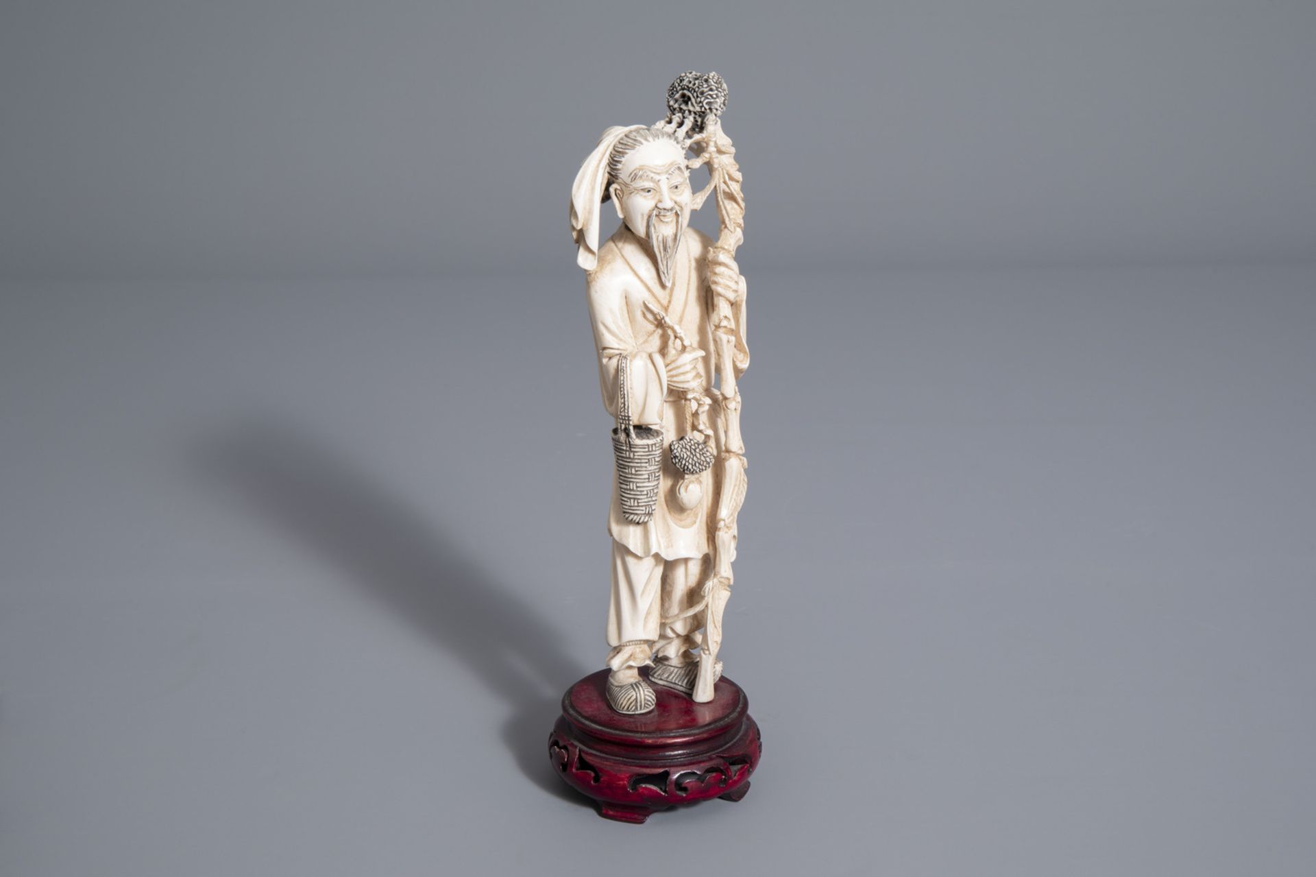 A Chinese carved figure of an elder, first half of the 20th C.