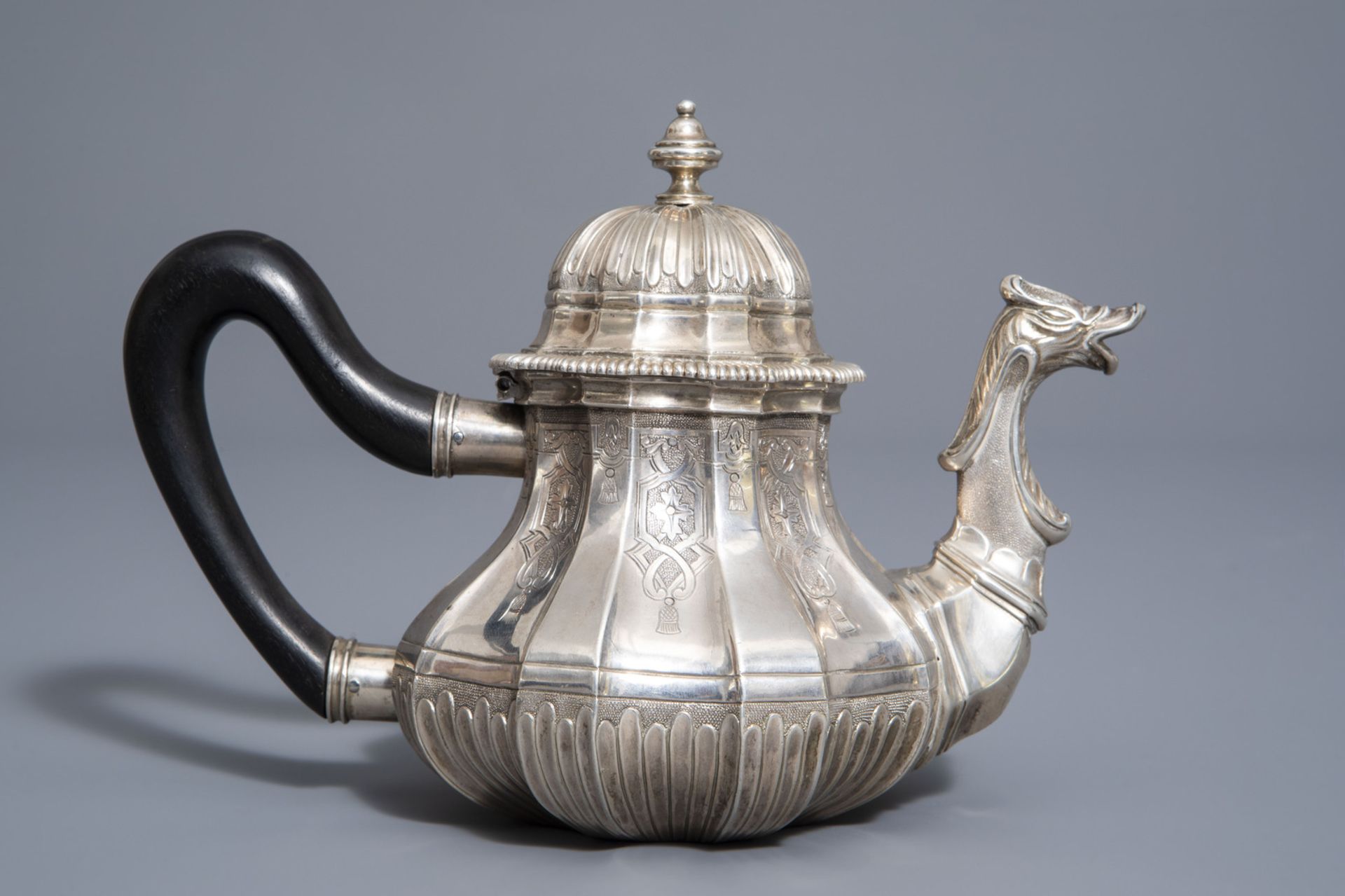 A refined Baroque silver teapot and cover with ebony handle, Ghent, Belgium, probably 19th C. - Bild 3 aus 8