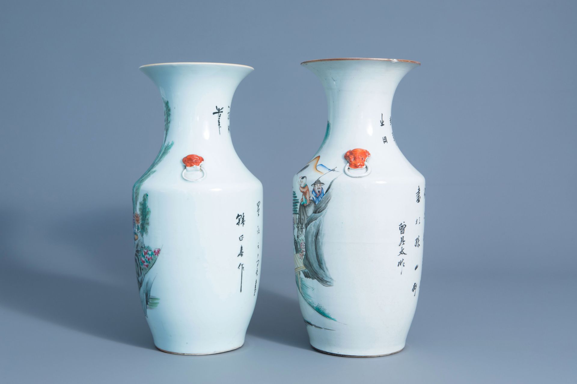 Two Chinese famille rose vases with figures in a garden, 19th/20thC. - Bild 4 aus 6
