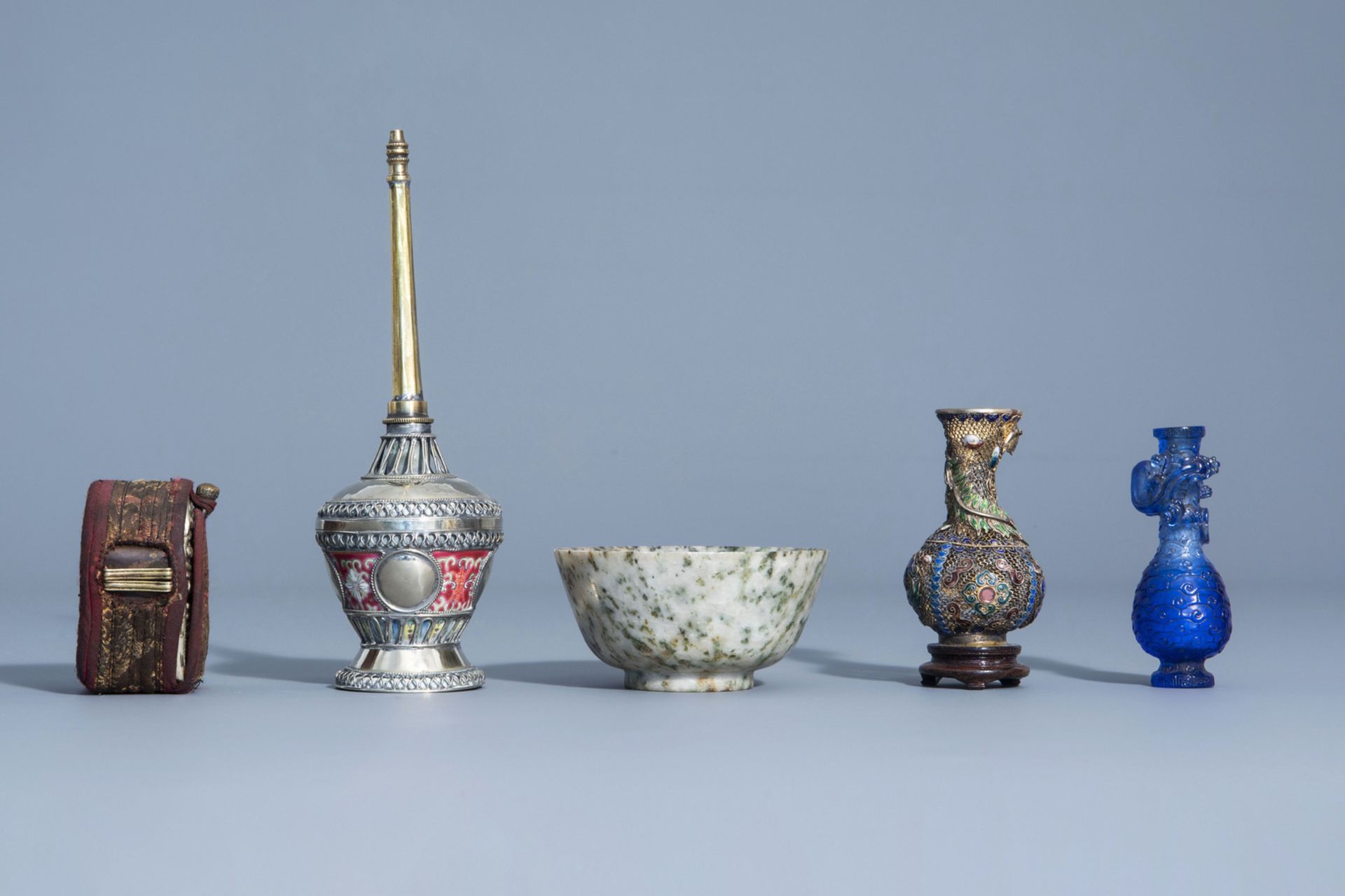 A varied collection of religious and scholar's objects, a.o. China and Tibet, 19th/20th C. - Image 3 of 24