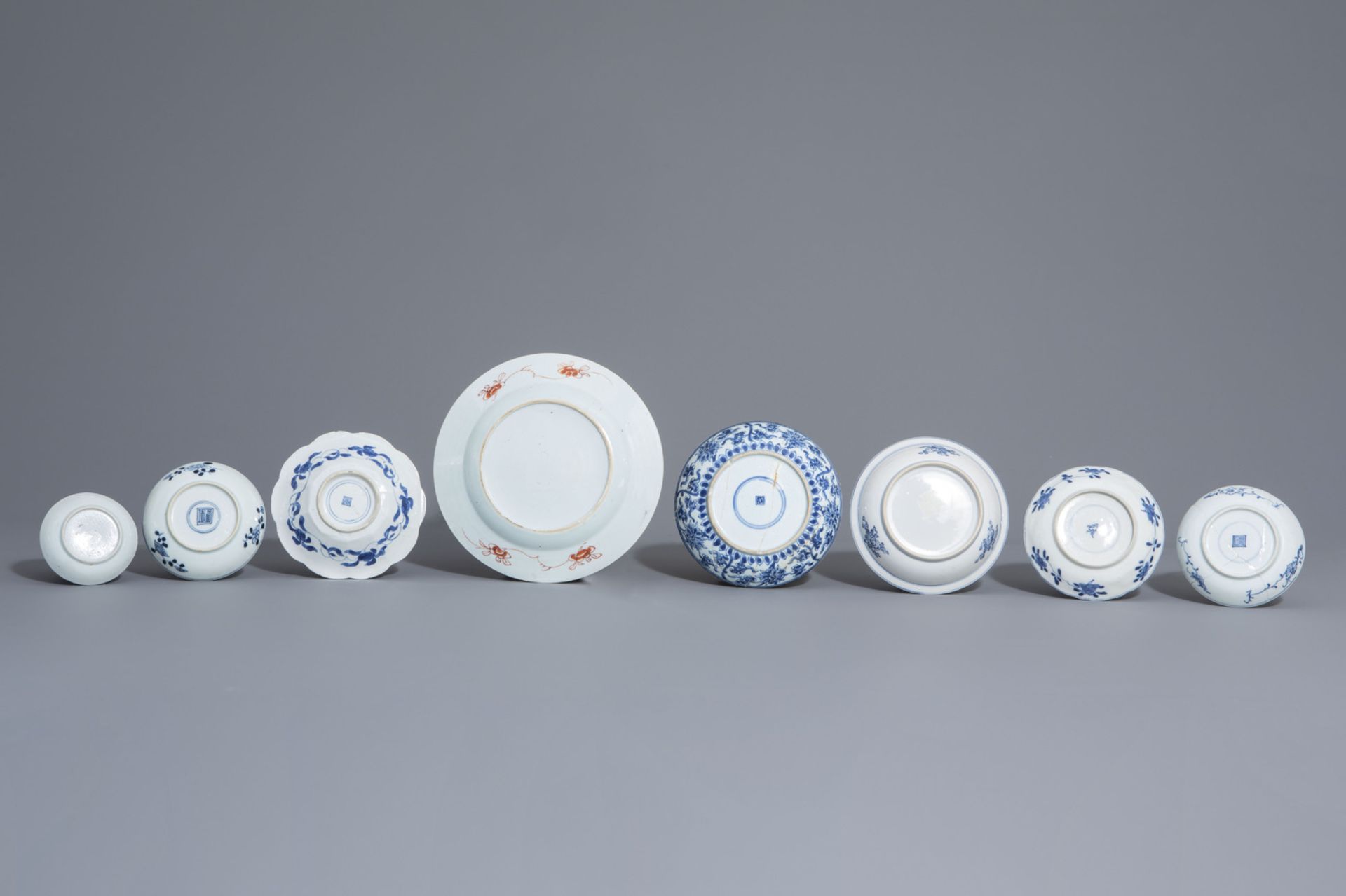 A varied collection of Chinese blue and white and famille rose wares, Kangxi and later - Bild 3 aus 15