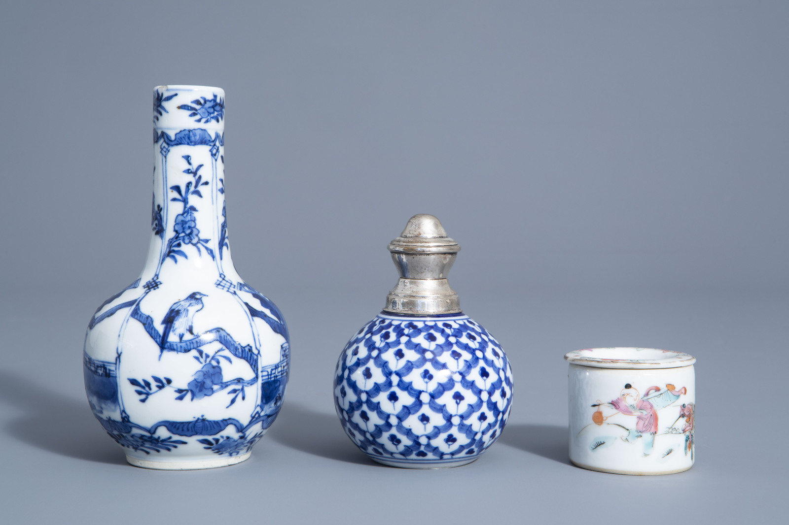 A varied collection of Chinese famille rose and blue and white porcelain, 19th/20th C. - Image 3 of 9