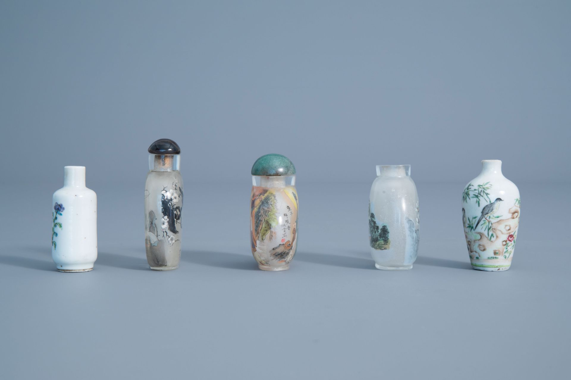 Five Chinese inside-painted glass and porcelain snuff bottles, 19th/20th C. - Image 4 of 6