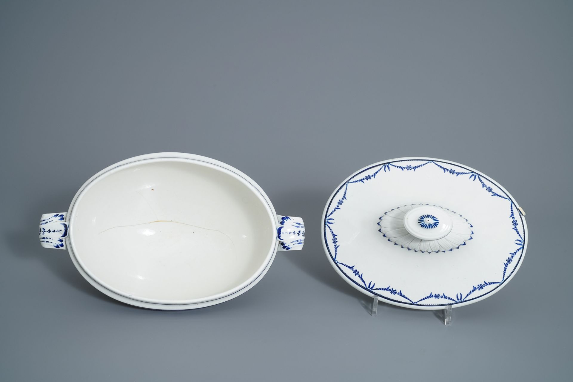 A blue and white faience fine covered tureen and a pair of monteiths, Boch Luxemburg, 1st half 19th - Image 6 of 14