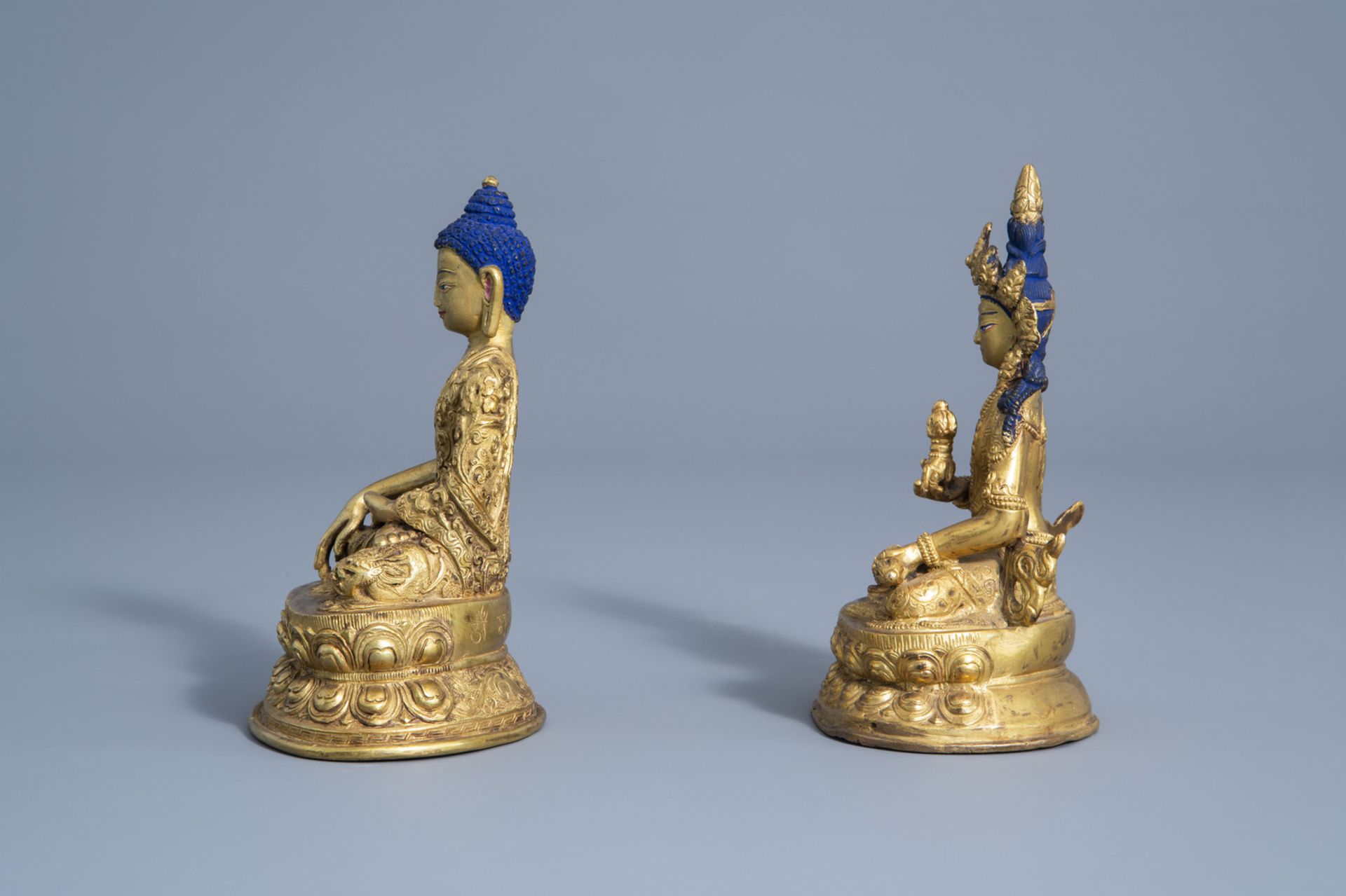 Two Chinese gilt bronze figures of Buddha, 19th/20th C. - Bild 4 aus 7