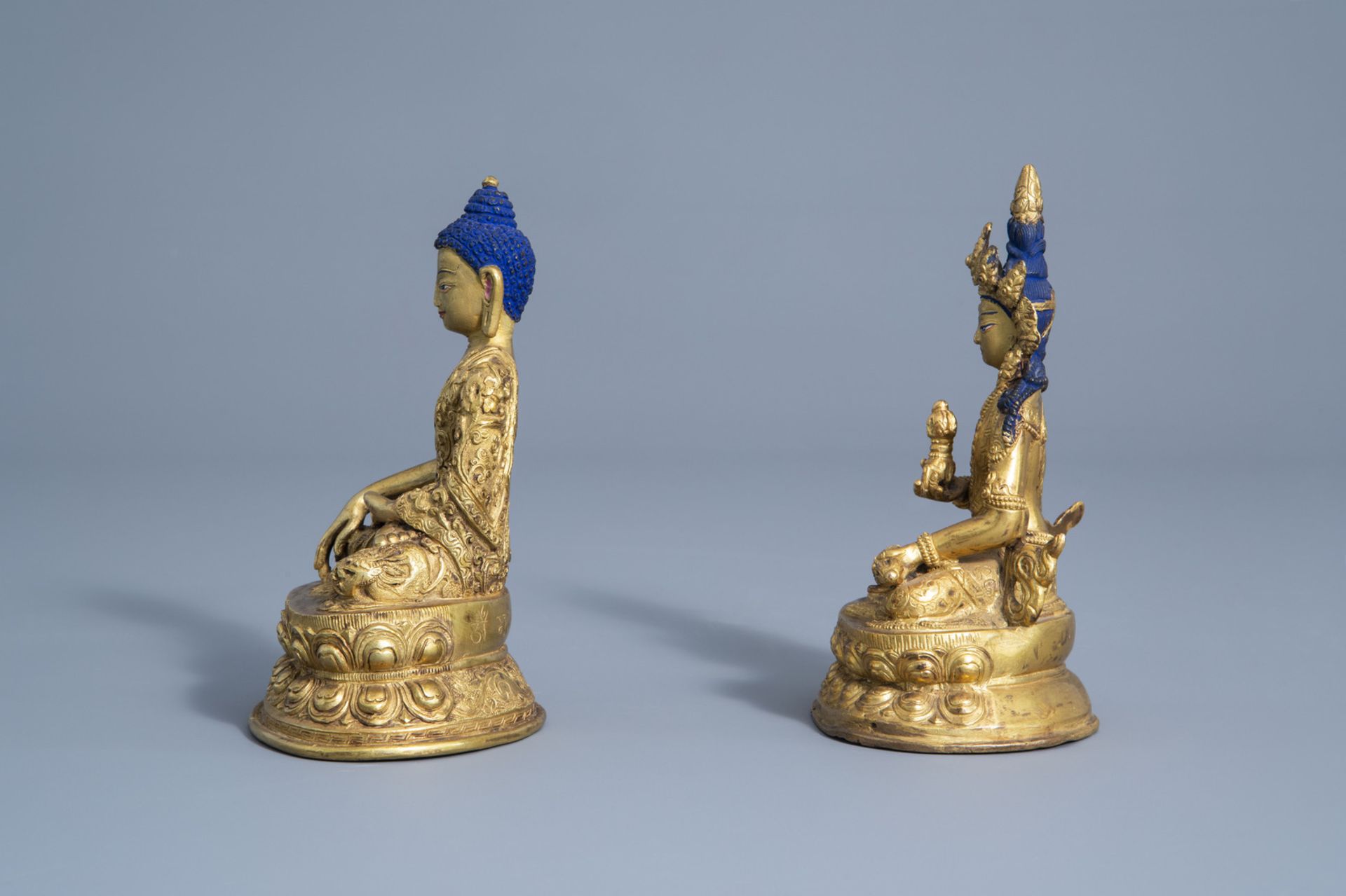 Two Chinese gilt bronze figures of Buddha, 19th/20th C. - Image 4 of 7