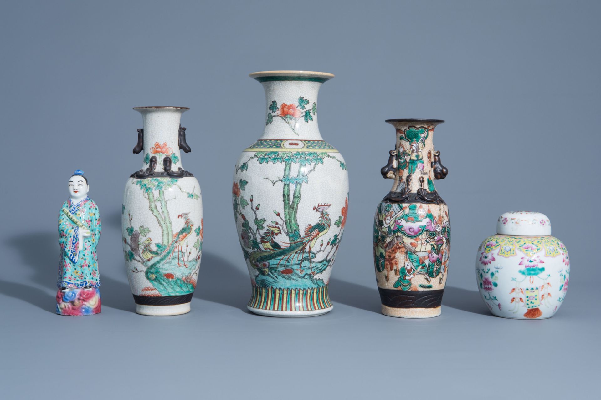 A varied collection of Chinese Nanking crackle glazed and famille rose porcelain, 19th/20th C. - Image 2 of 9