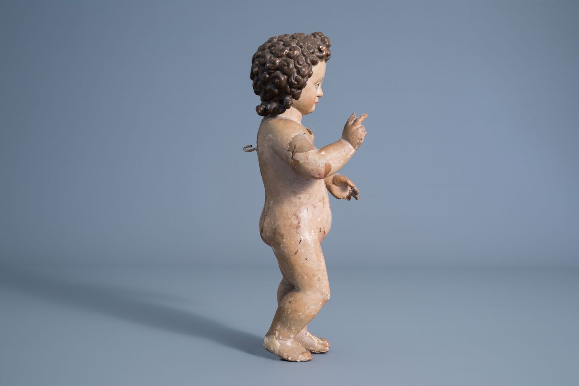 A Southern European carved and polychrome painted wooden Infant Christ, 18th C. - Image 3 of 7