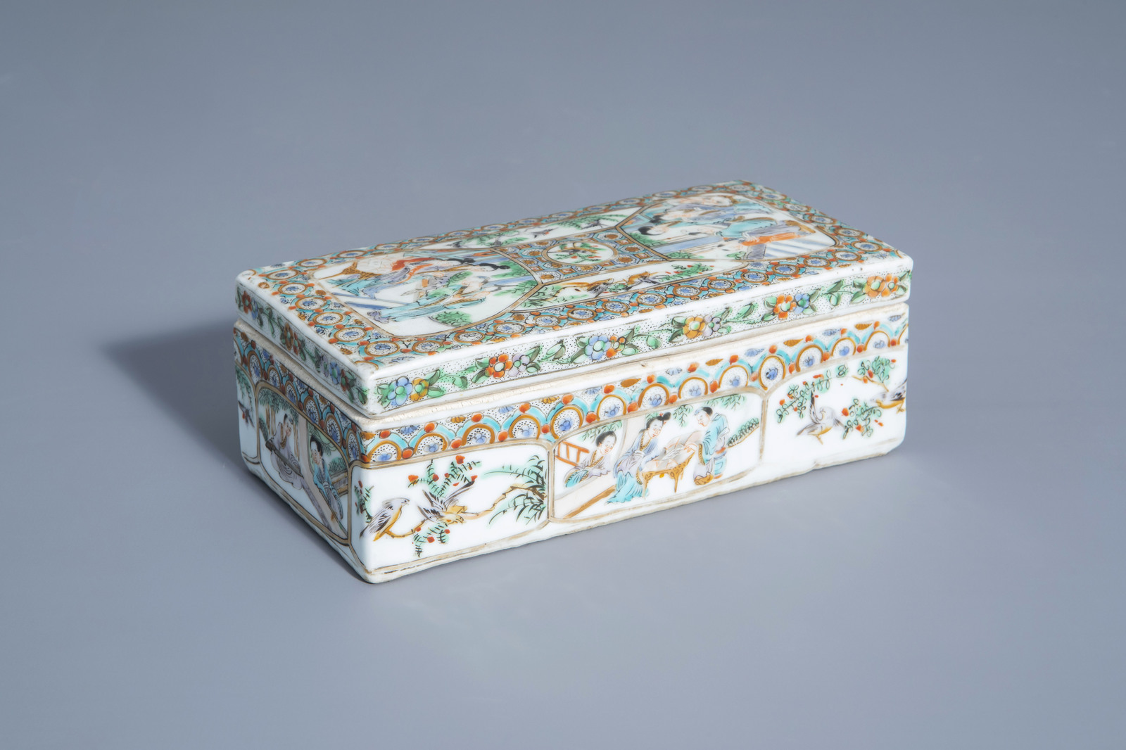 A Chinese Canton famille verte box and cover, 19th C.