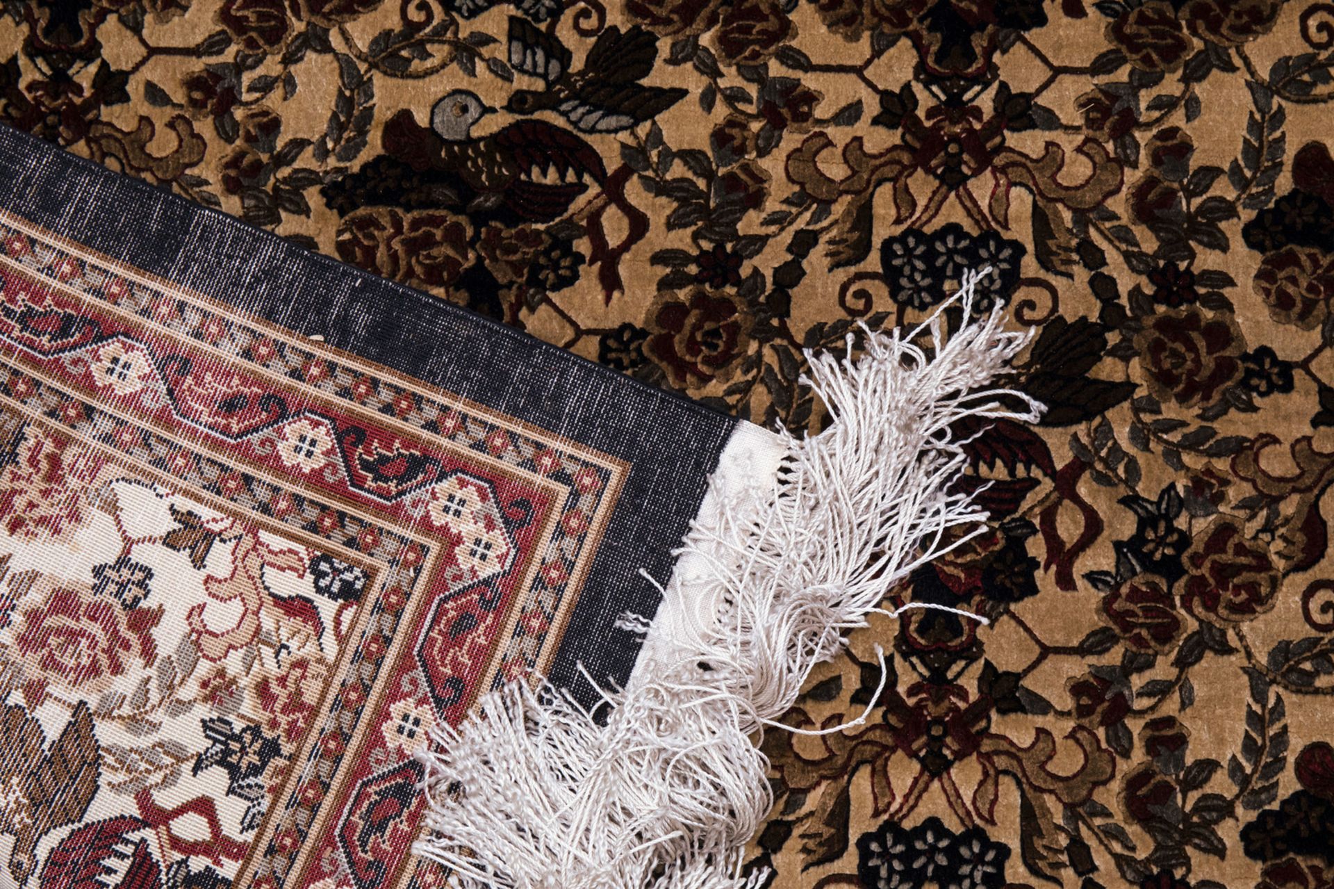 Two Oriental rugs with floral design, silk on cotton, 20th C. - Bild 4 aus 4