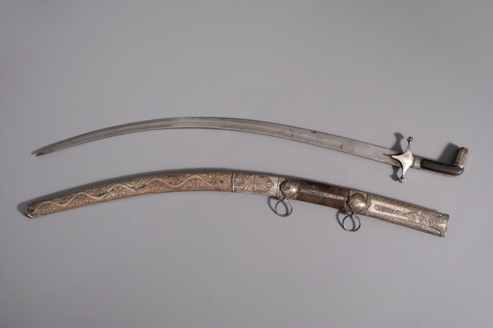 An Islamic 'Shamshir' sword with leather and silver scabbard, Middle East, 19th/20th C. - Image 3 of 3