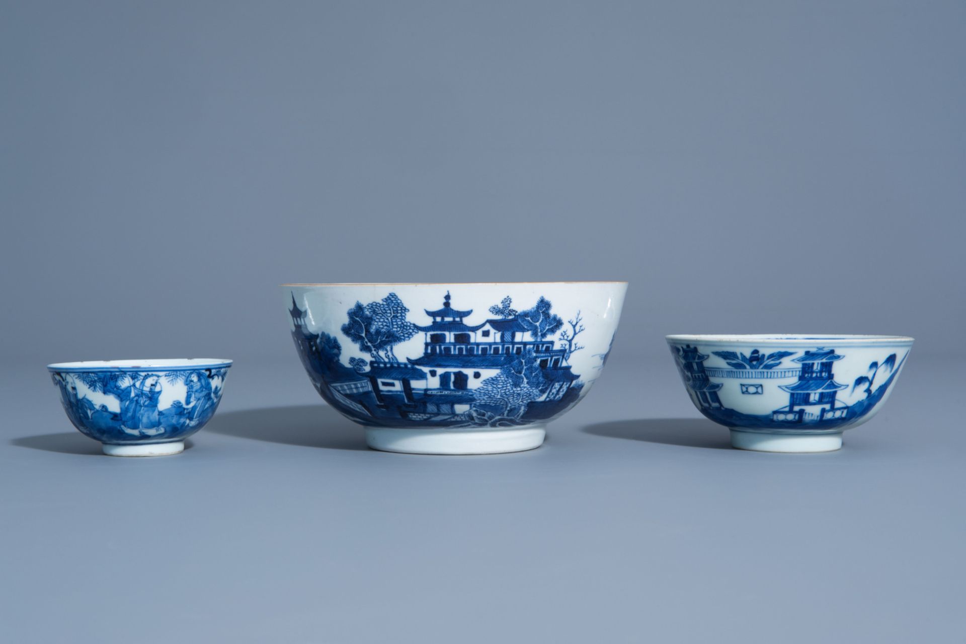 A varied collection of Chinese blue and white porcelain, 18th C. and later - Bild 4 aus 15