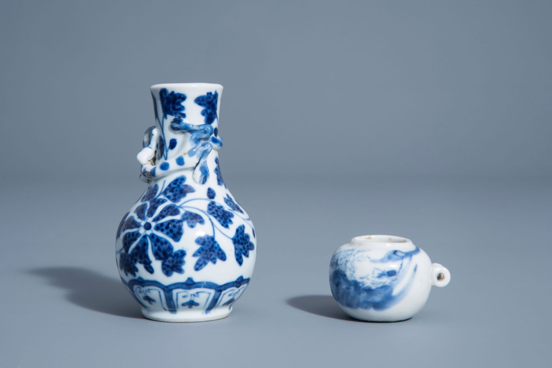 A varied collection of Chinese blue and white porcelain, 18th C. and later - Bild 12 aus 15