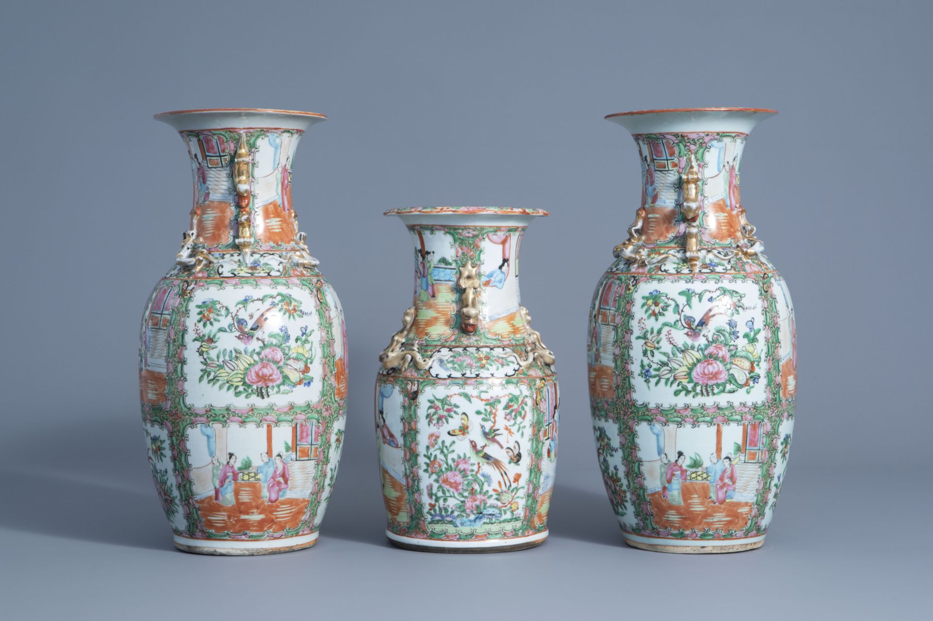 Three Chinese Canton famille rose vases, 19th/20th C. - Bild 2 aus 6