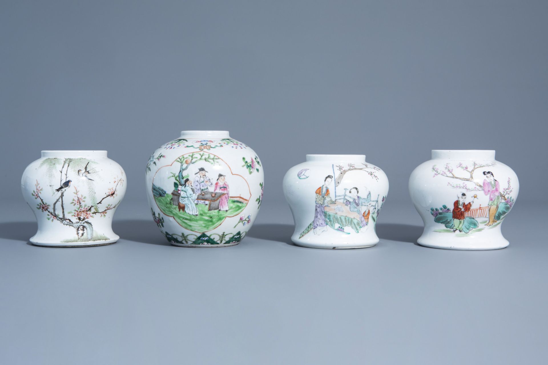 Seven Chinese blue and white and famille rose jars, 19th/20th C. - Bild 2 aus 13