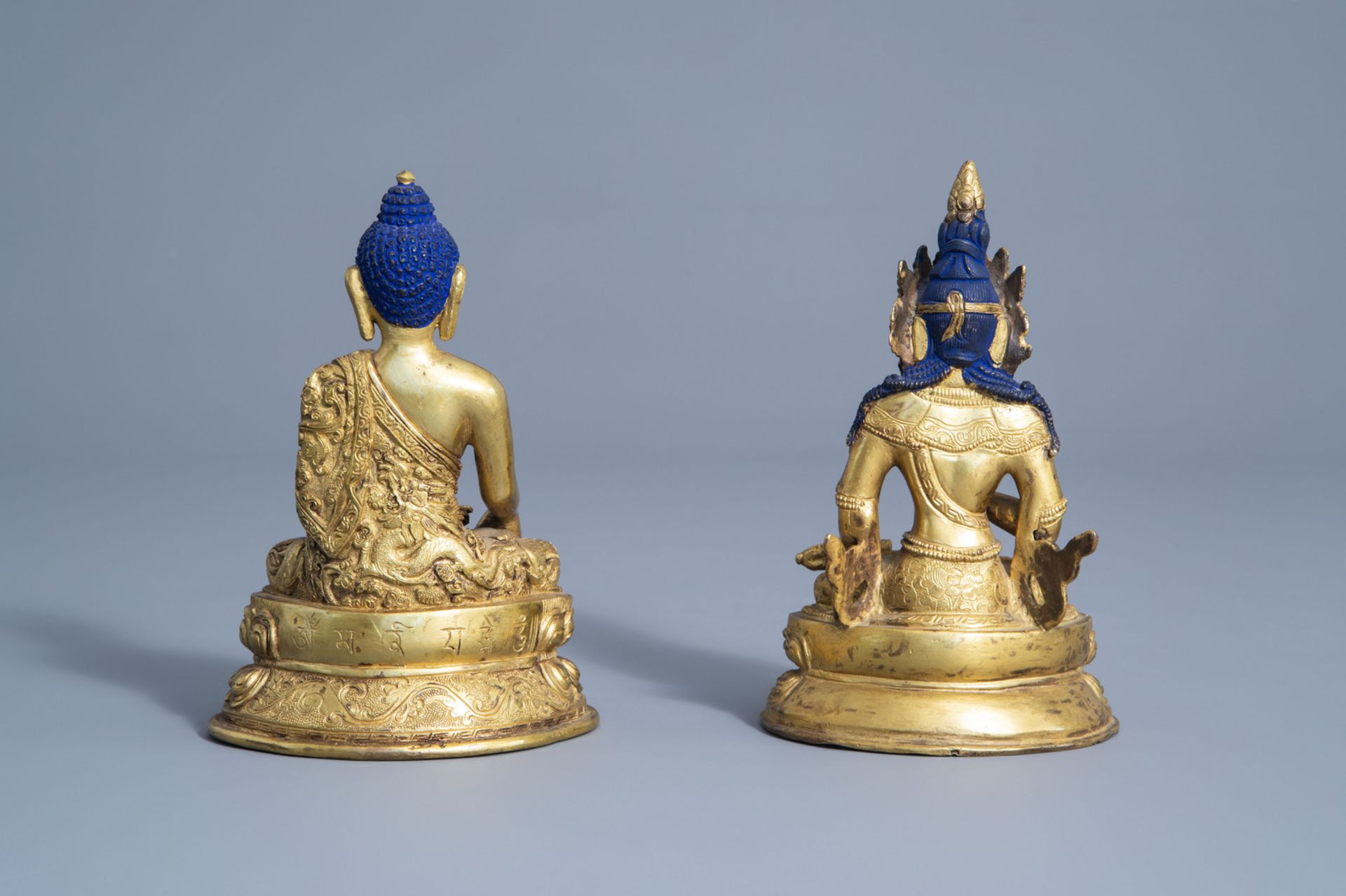 Two Chinese gilt bronze figures of Buddha, 19th/20th C. - Bild 3 aus 7