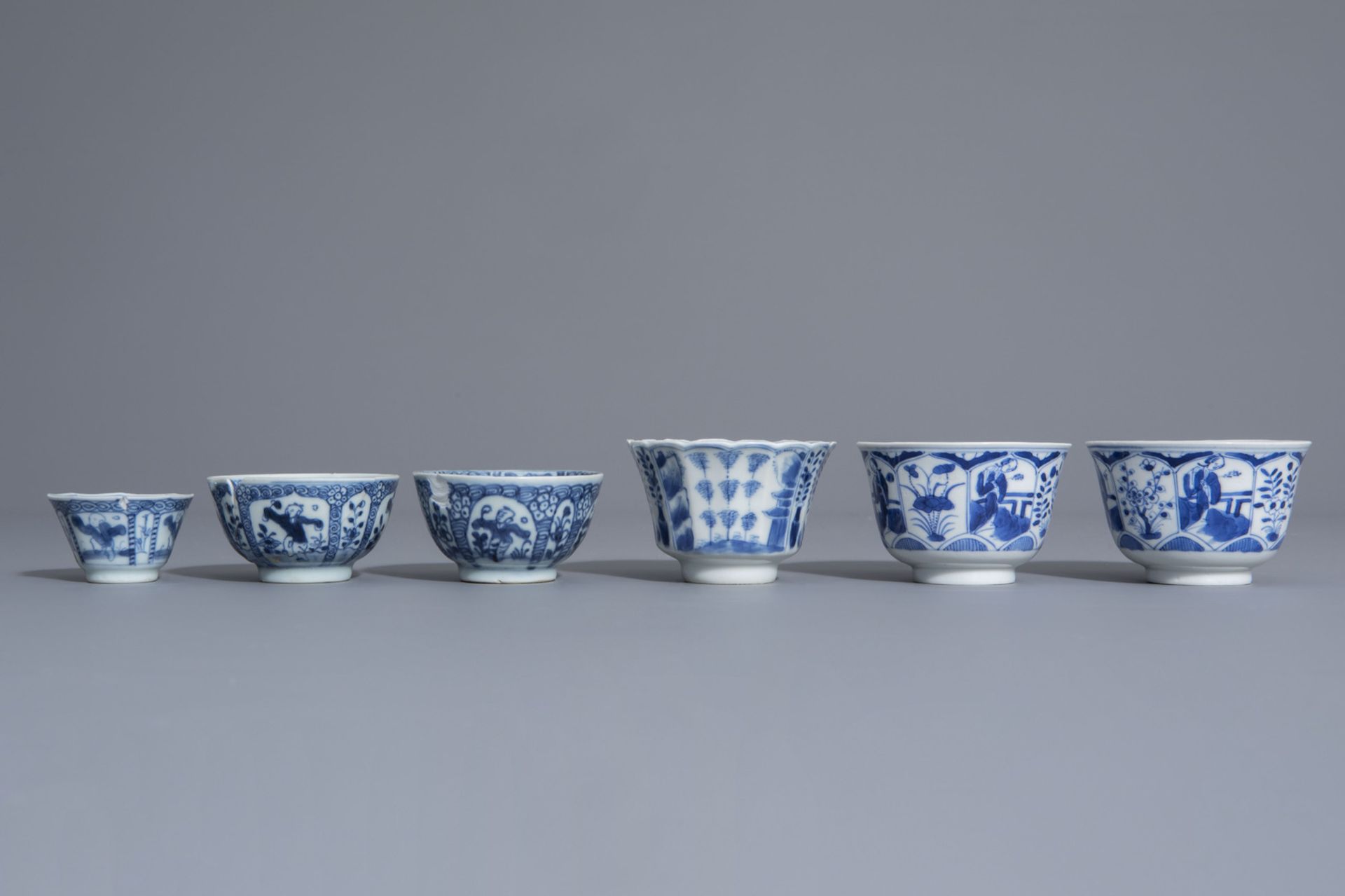 A varied collection of Chinese blue and white and famille rose wares, Kangxi and later - Bild 5 aus 15
