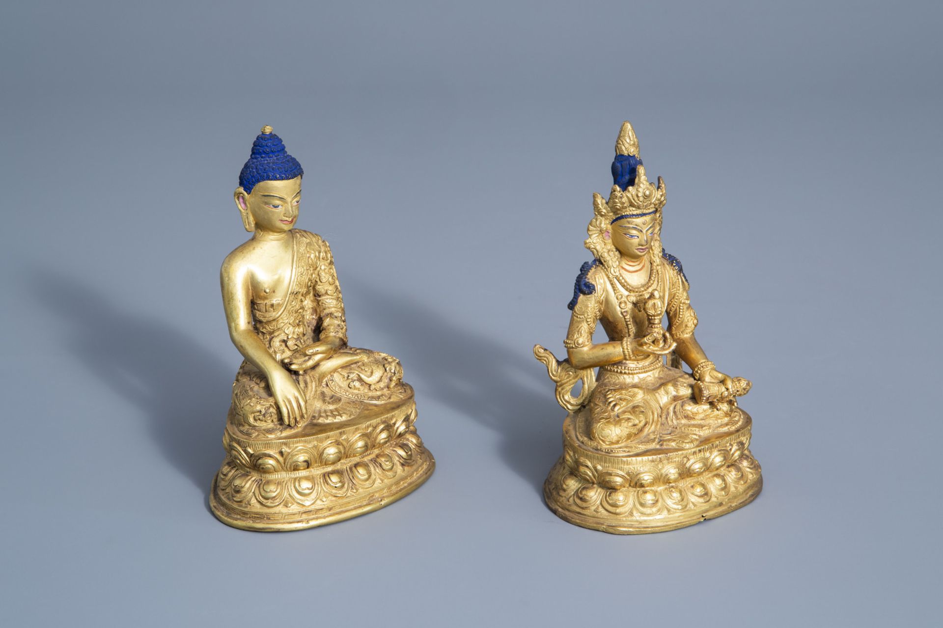 Two Chinese gilt bronze figures of Buddha, 19th/20th C. - Image 7 of 7