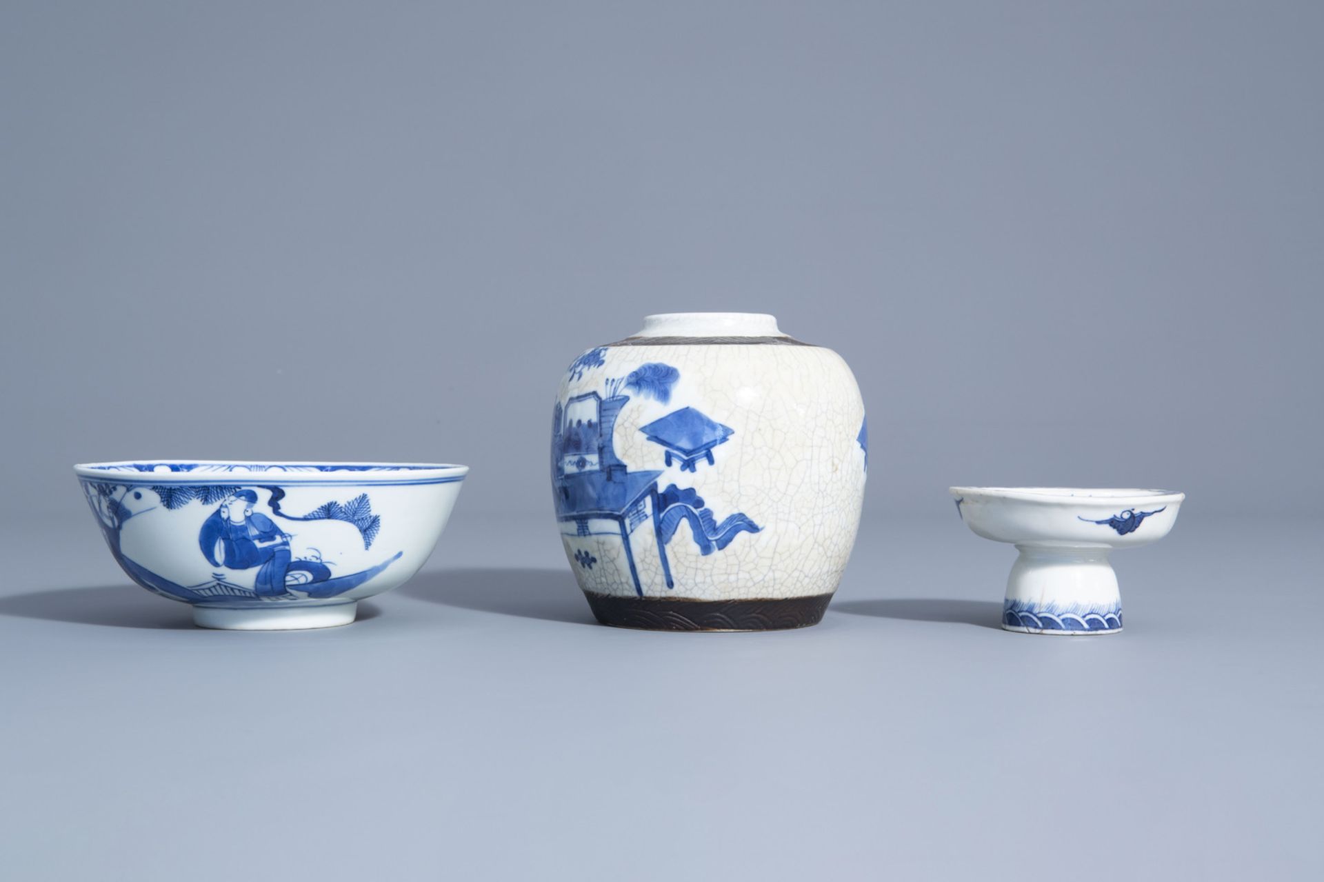 A varied collection of Chinese blue and white porcelain, 19th C. - Bild 7 aus 11