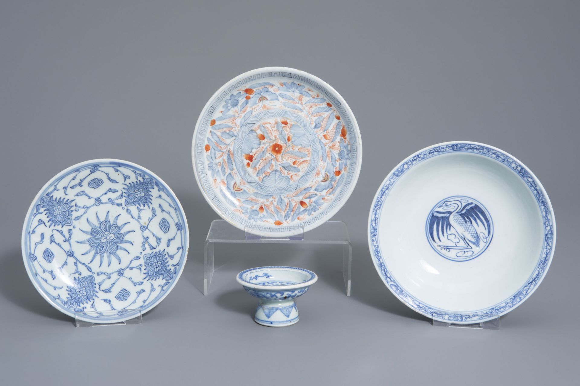 A varied collection of Chinese blue, white and iron red porcelain, Kangxi and later - Bild 13 aus 23