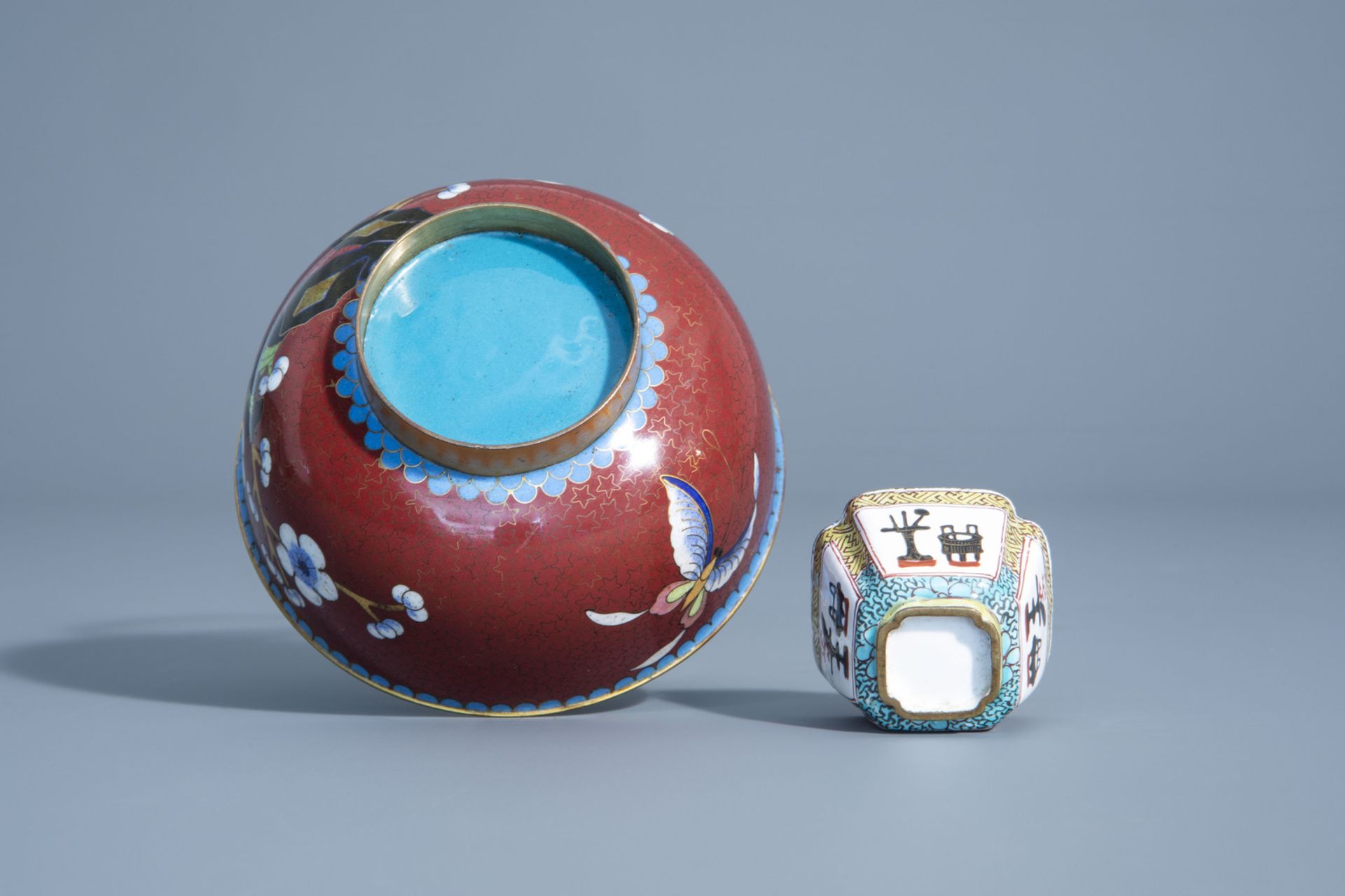 A varied collection of Chinese cloisonnŽ and enamel wares, 19th/20th C. - Bild 15 aus 15