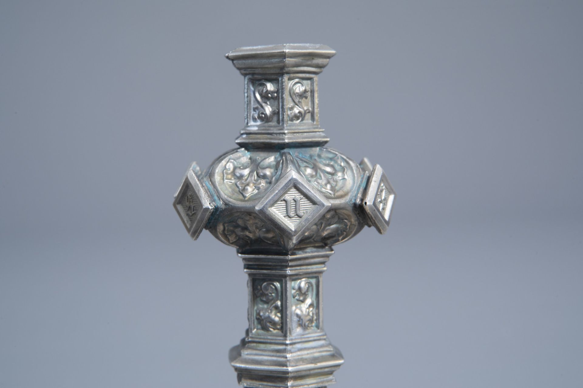 A silver plated Gothic Revival candlestick, France, 19th/20th C. - Bild 15 aus 19