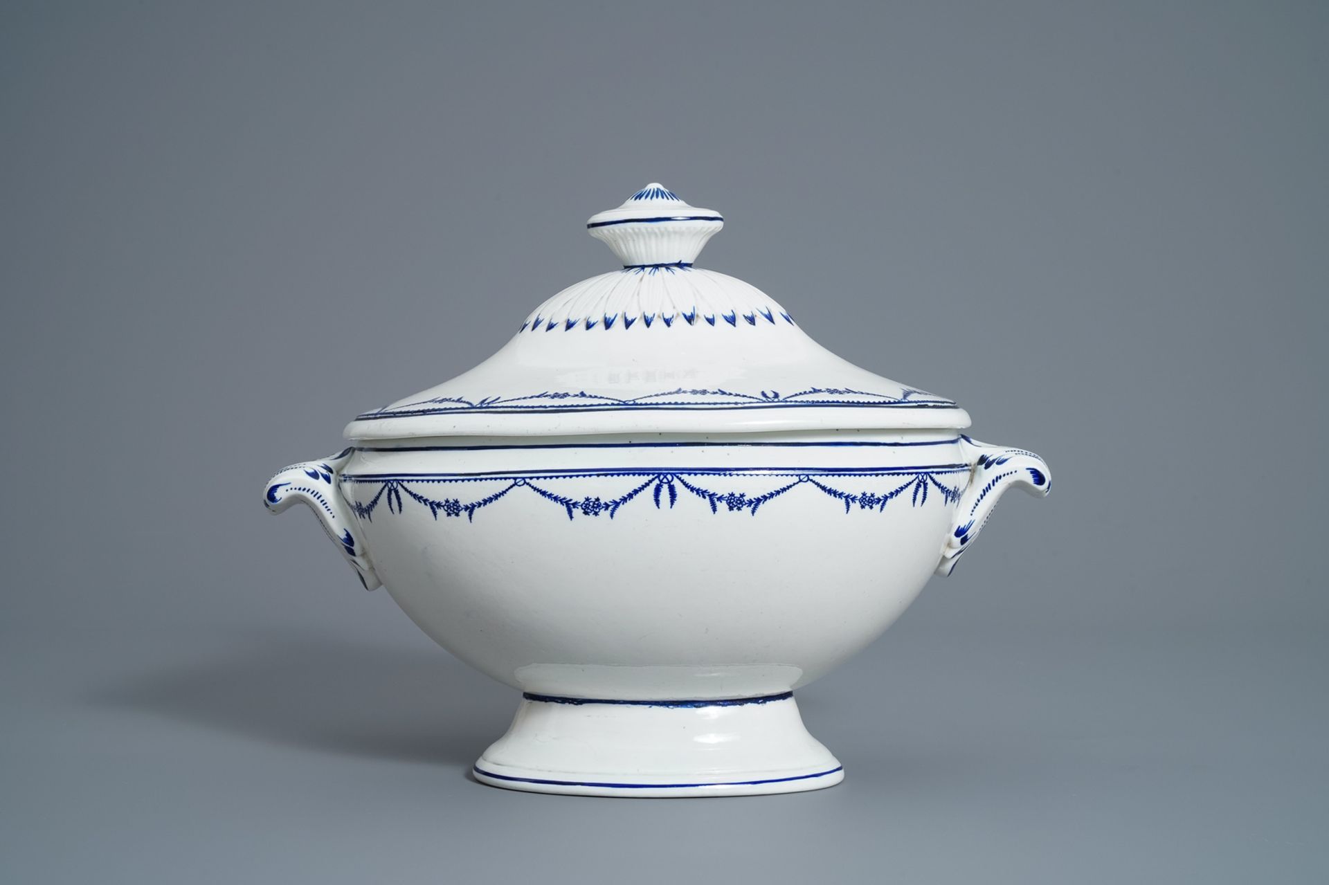 A blue and white faience fine covered tureen and a pair of monteiths, Boch Luxemburg, 1st half 19th - Image 2 of 14