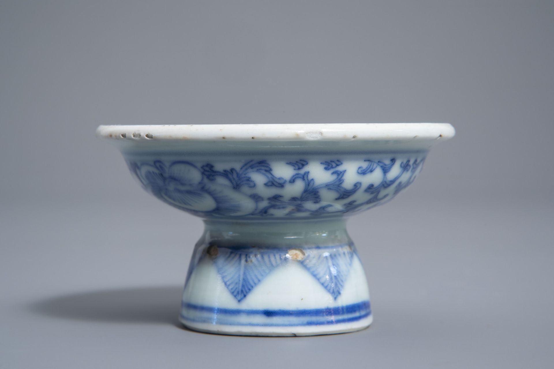 A varied collection of Chinese blue, white and iron red porcelain, Kangxi and later - Bild 23 aus 23