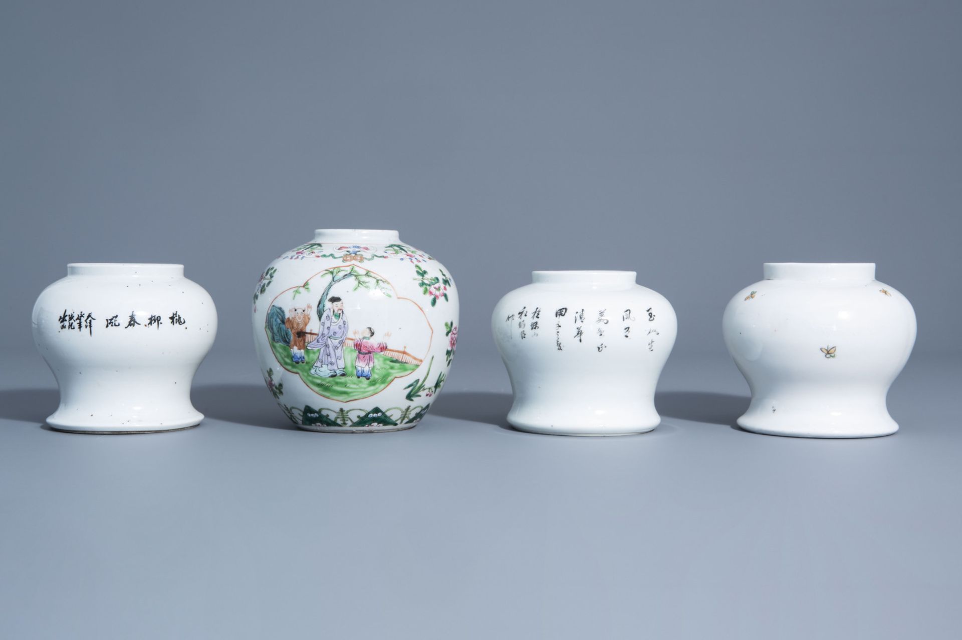 Seven Chinese blue and white and famille rose jars, 19th/20th C. - Bild 4 aus 13