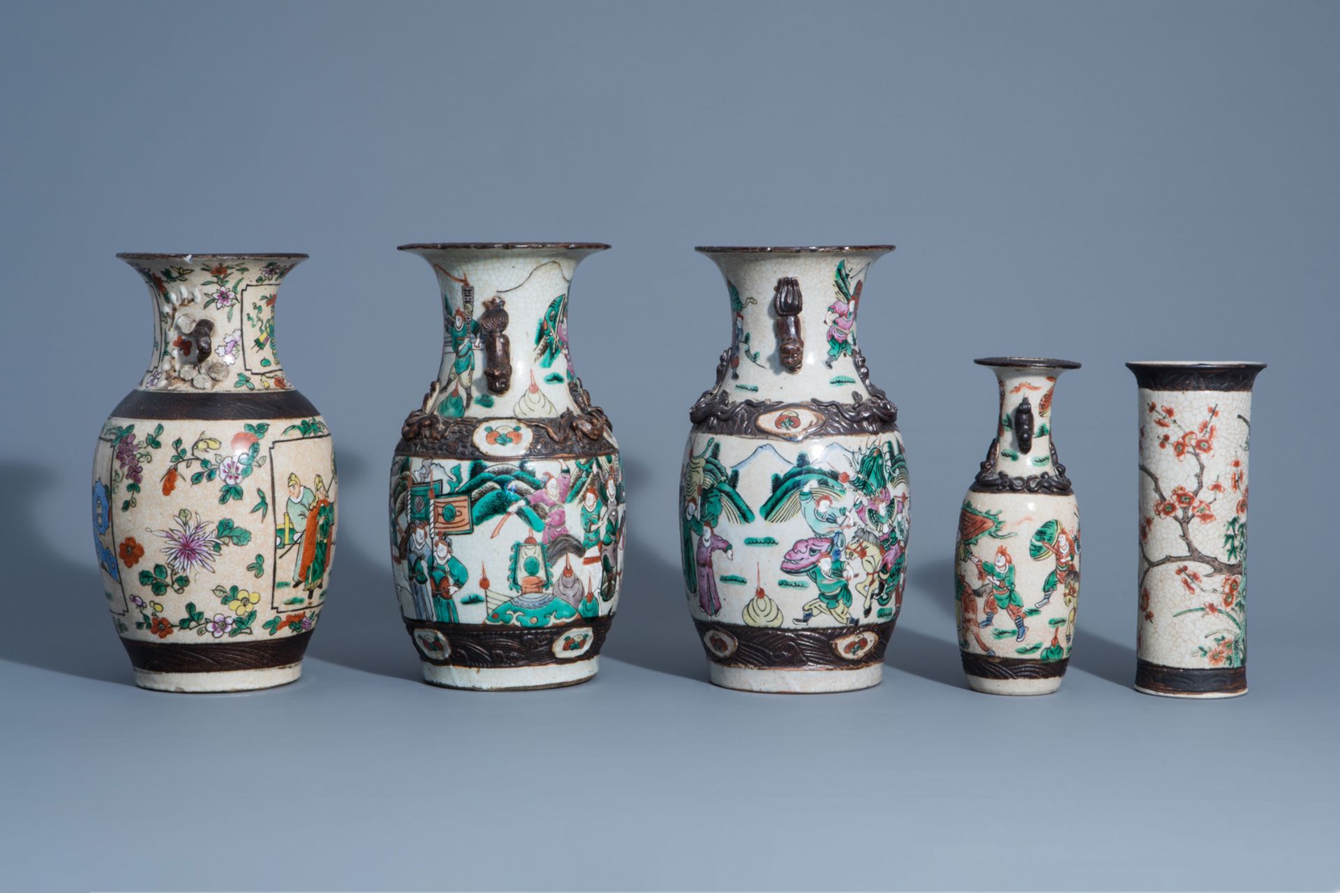 A varied collection of Chinese Nanking crackle glazed famille rose vases, ginger jars, a charger and - Bild 3 aus 17