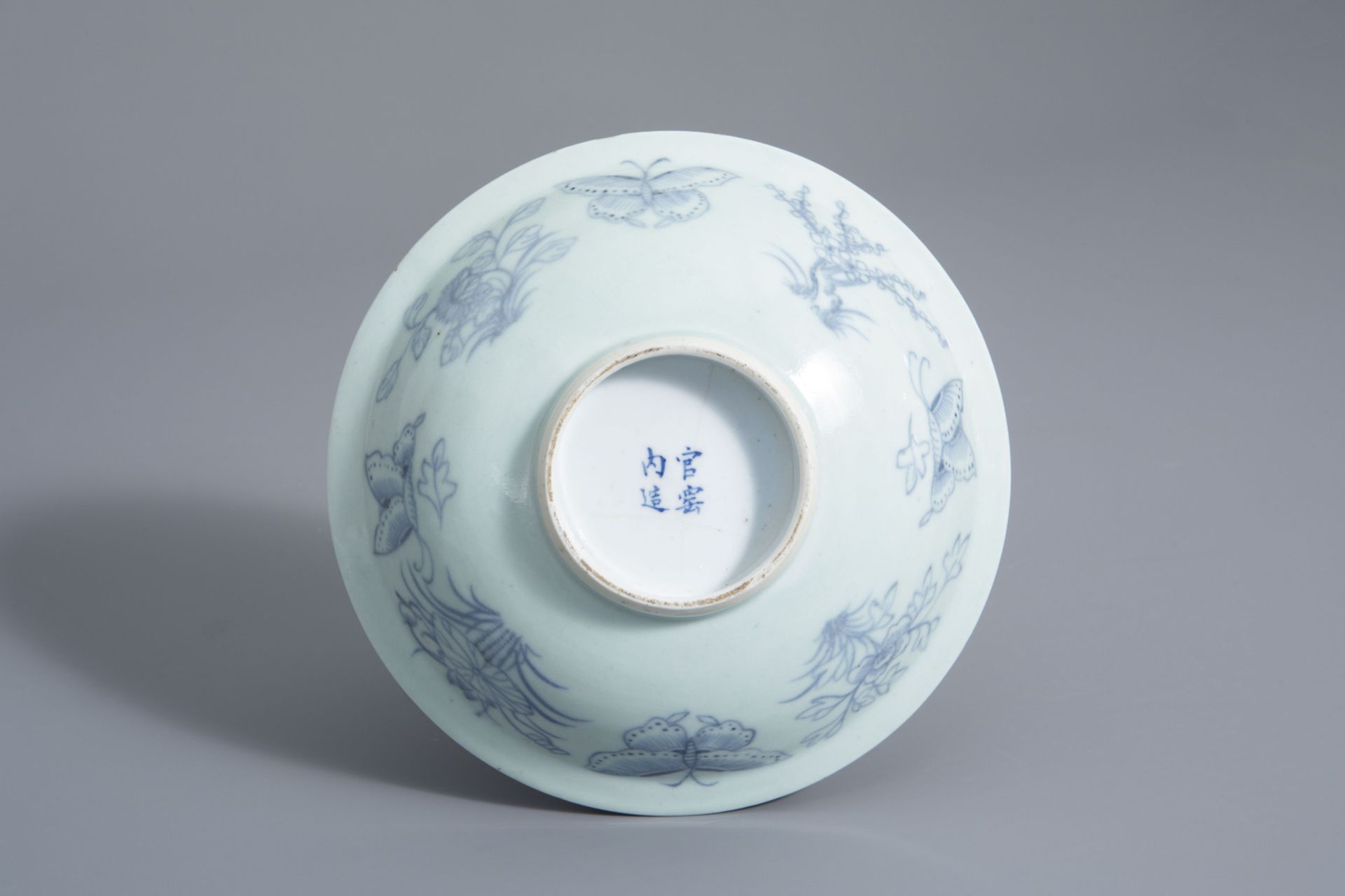 A varied collection of Chinese blue, white and iron red porcelain, Kangxi and later - Bild 17 aus 23