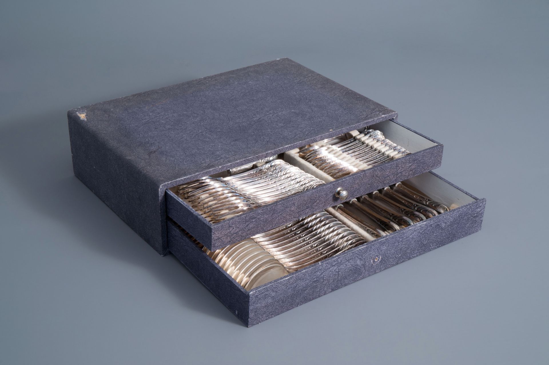 An 84-piece silver plated Louis XV style cutlery set with matching box, Solingen, Germany, 20th C. - Image 2 of 7
