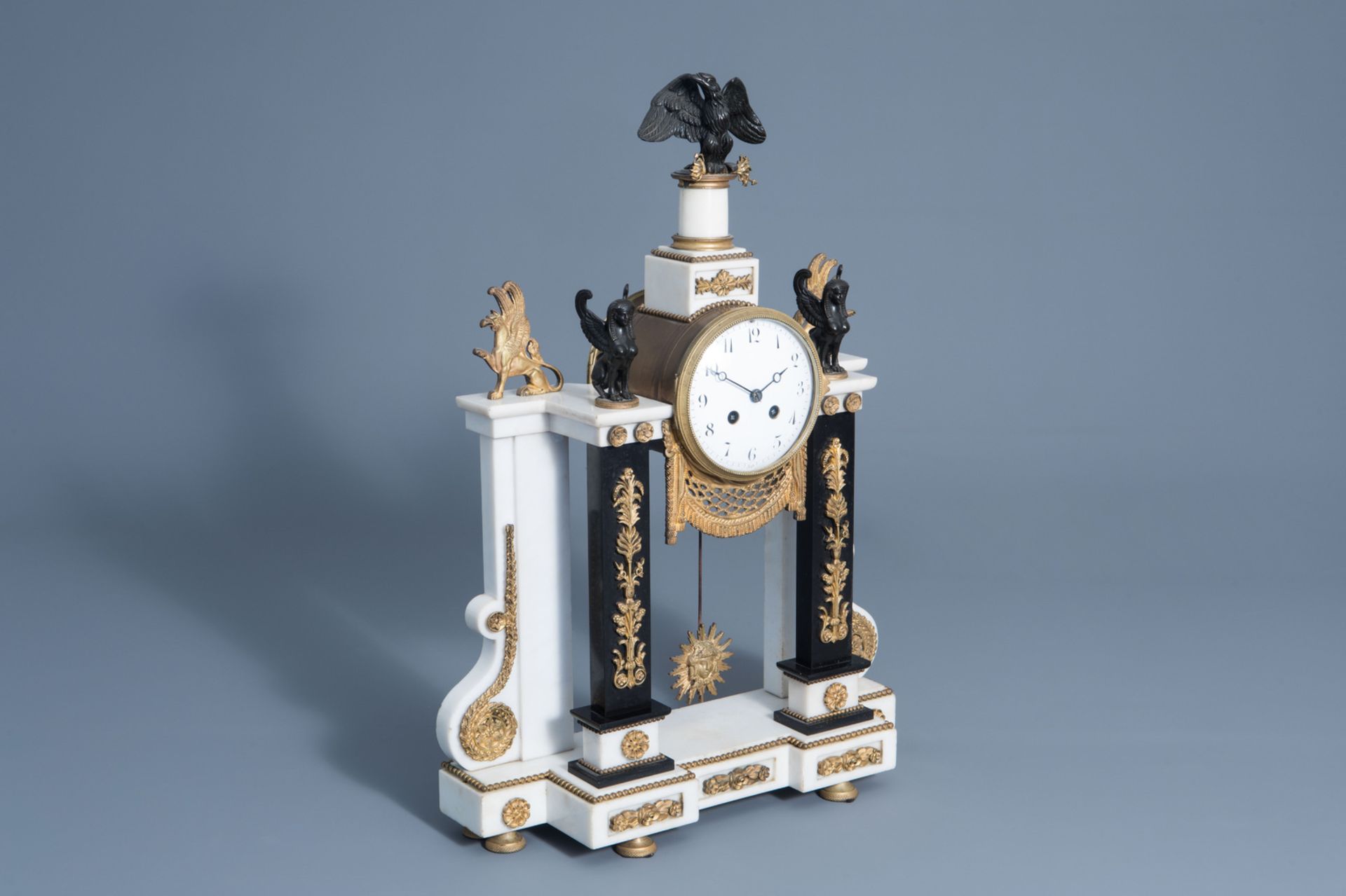 A French white and black marble gilt bronze mounted 'Return of Egypt' style portico clock, 19th C. - Image 14 of 14
