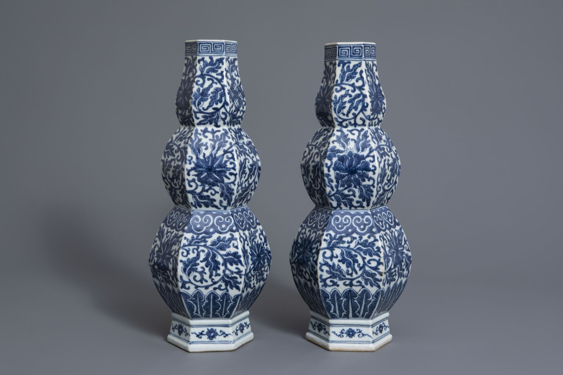 A pair of Chinese blue and white hexagonal triple gourd vases with floral design, 19th C. - Image 2 of 7