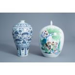 A Chinese blue and white meiping vase and a famille rose ginger jar, 19th/20th C.