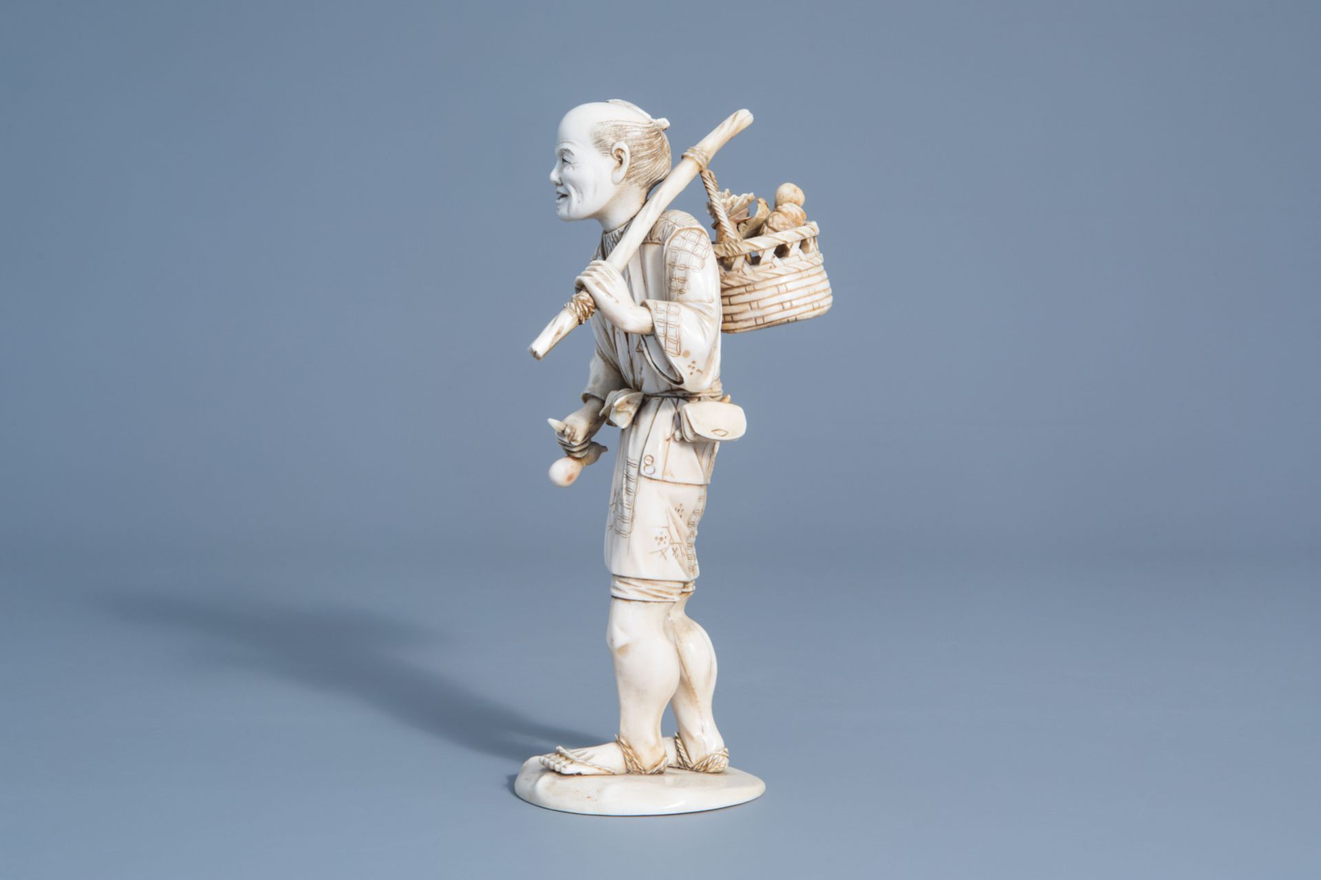 A Japanese ivory okimono of an elderly farmer, signed, Meiji, 19th C. - Image 5 of 7