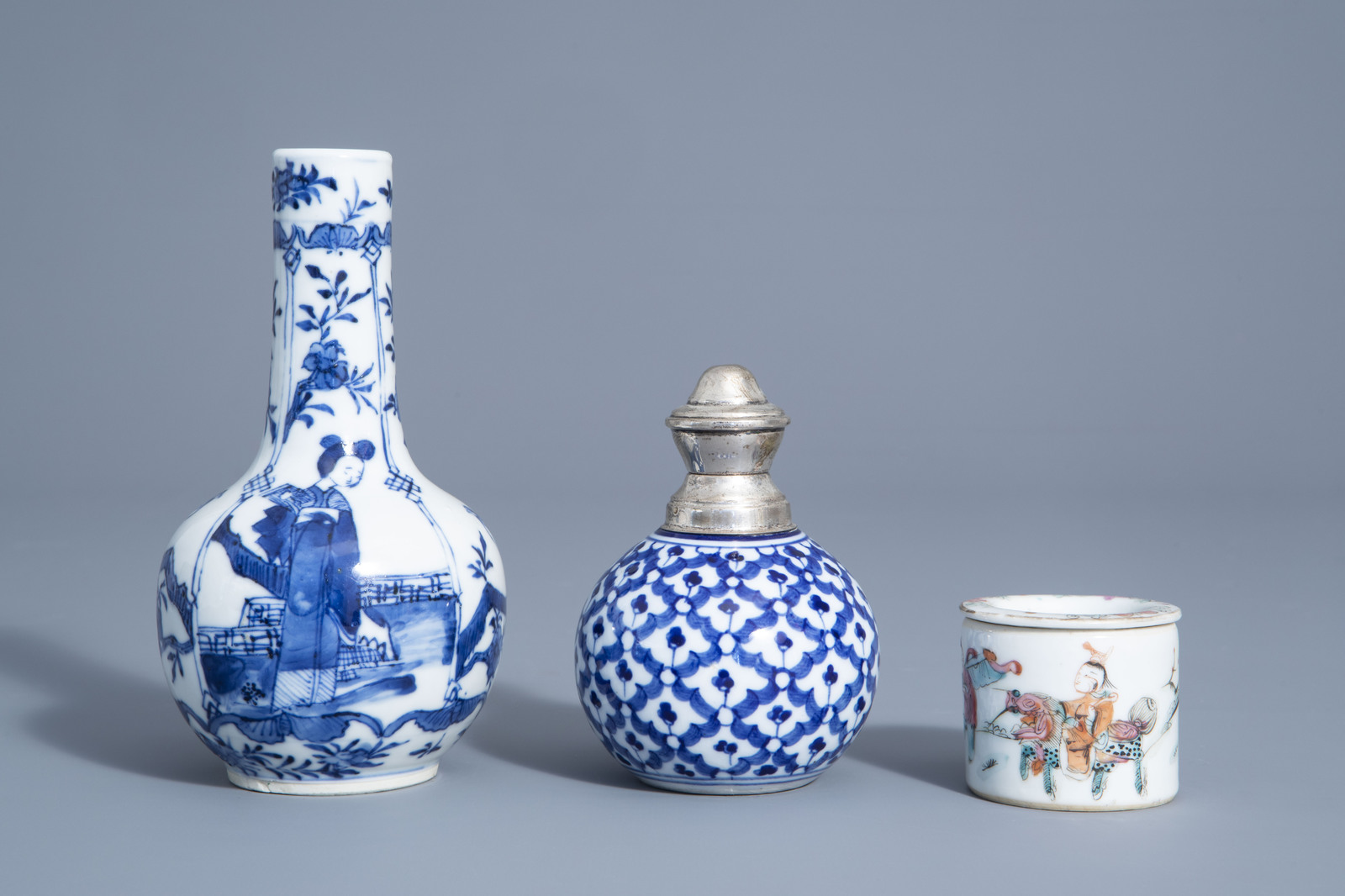 A varied collection of Chinese famille rose and blue and white porcelain, 19th/20th C. - Image 2 of 9