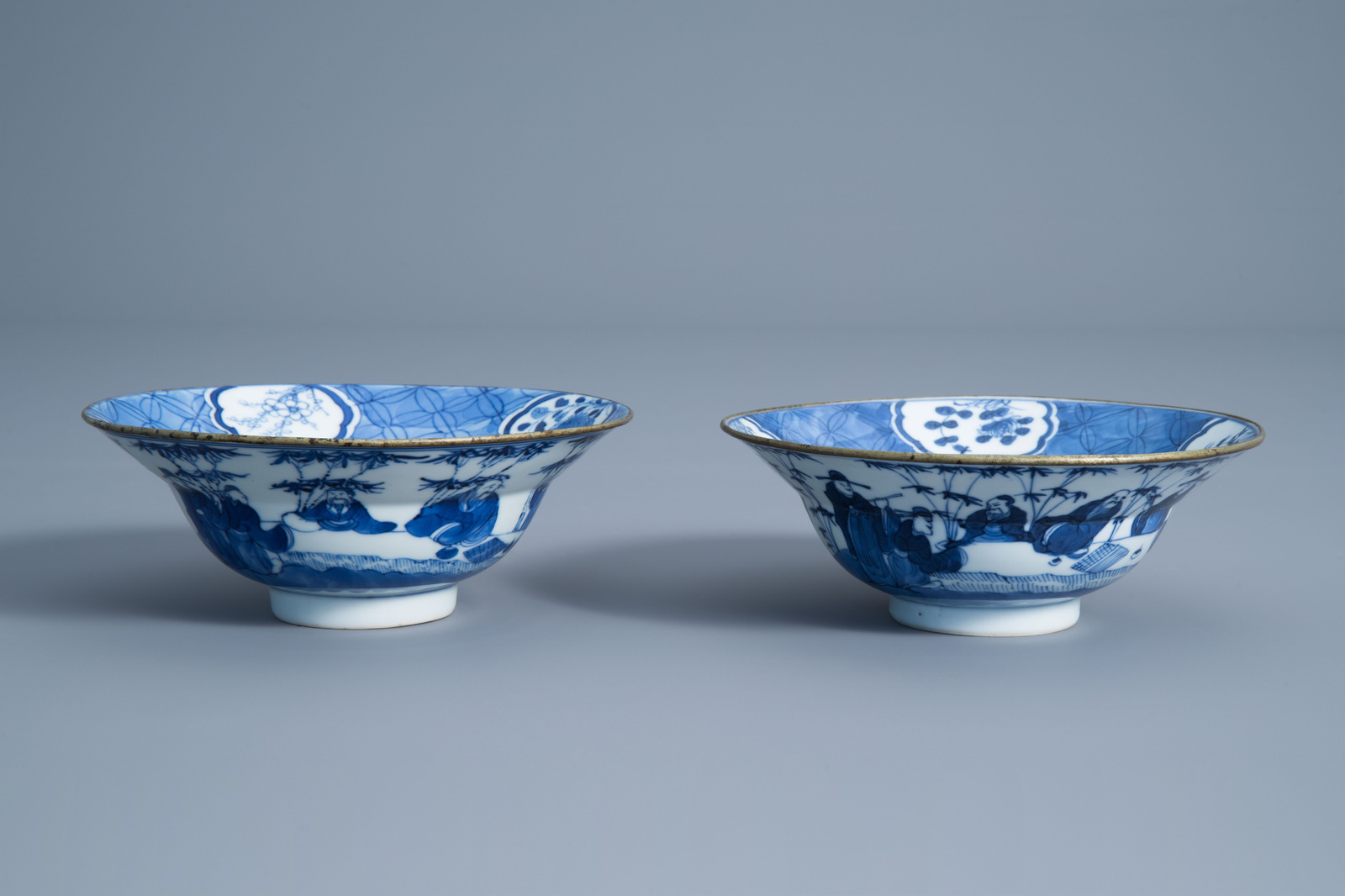 A pair of Chinese blue and white 'Bleu de Hue' bowls for the Vietnamese market, Kangxi mark, 19th C.