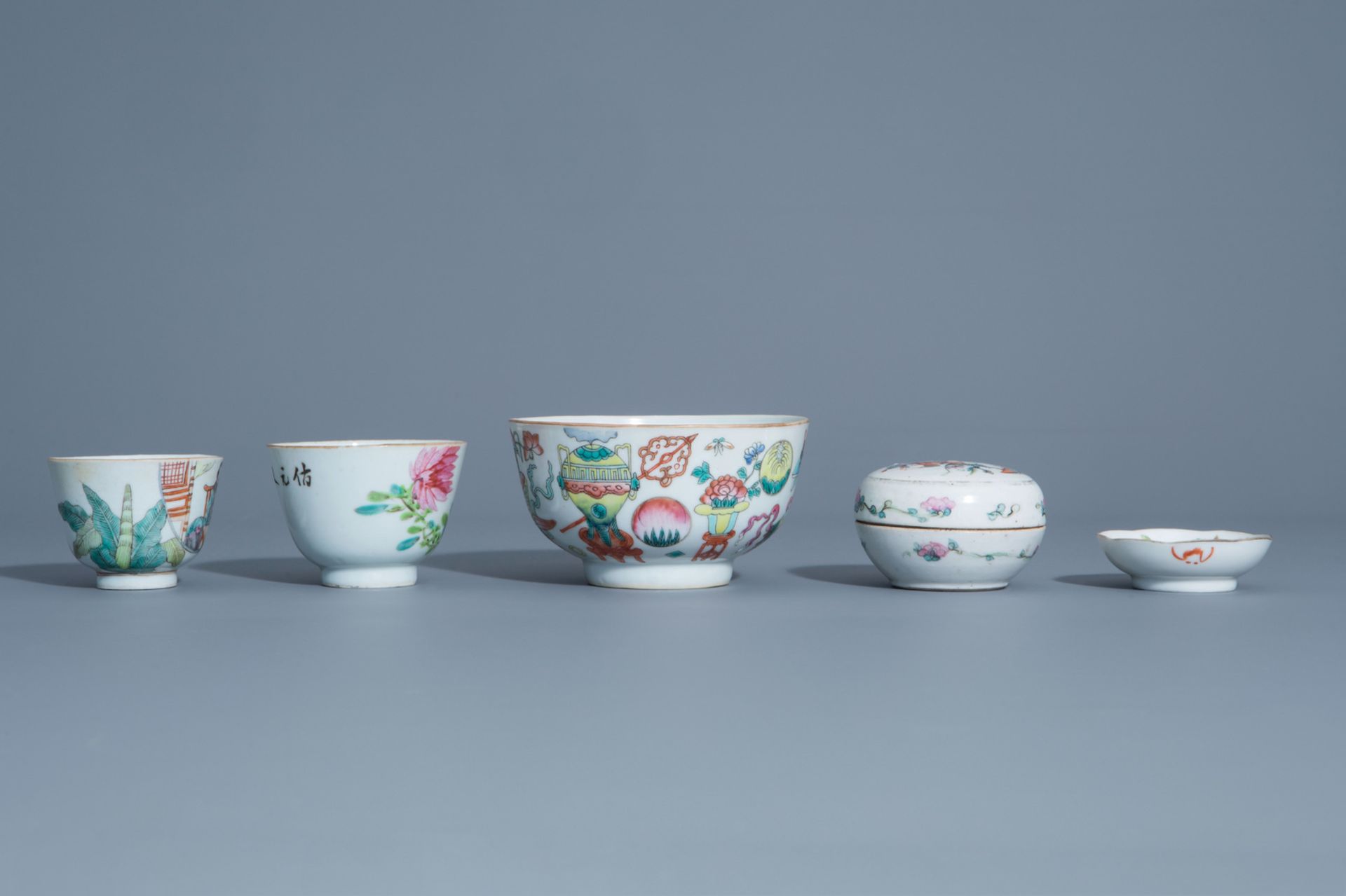 A varied collection of Chinese famille rose and qianjiang cai porcelain, 19th/20th C. - Image 3 of 13