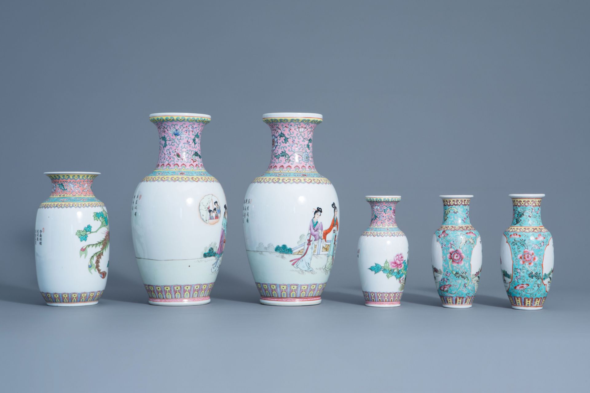 A varied collection of ten Chinese famille rose vases, 20th C. - Bild 9 aus 13