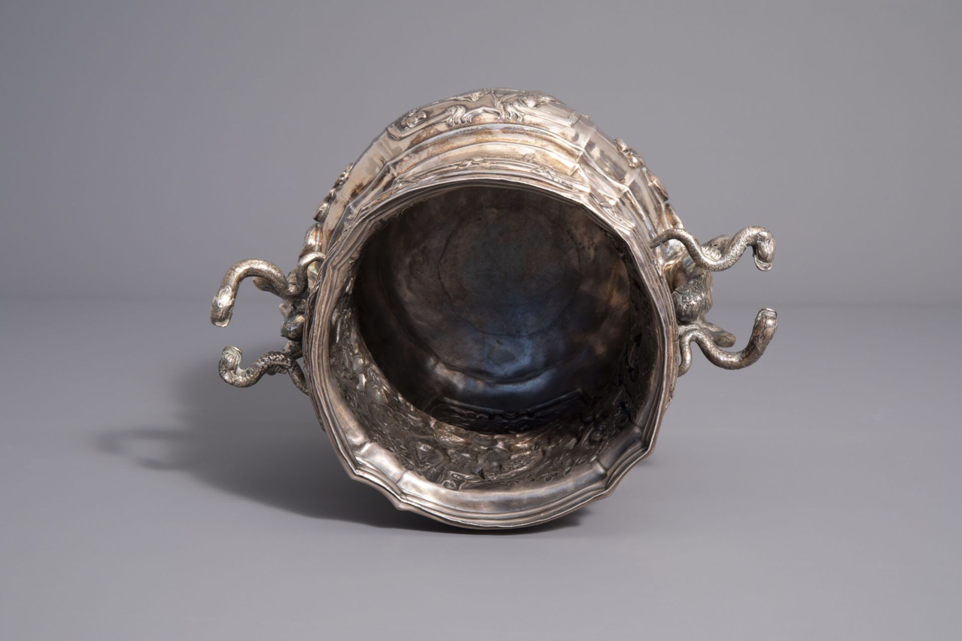 An exceptional silver wine cooler with mythological scenes all around, various marks, 19th/20th C. - Image 6 of 8