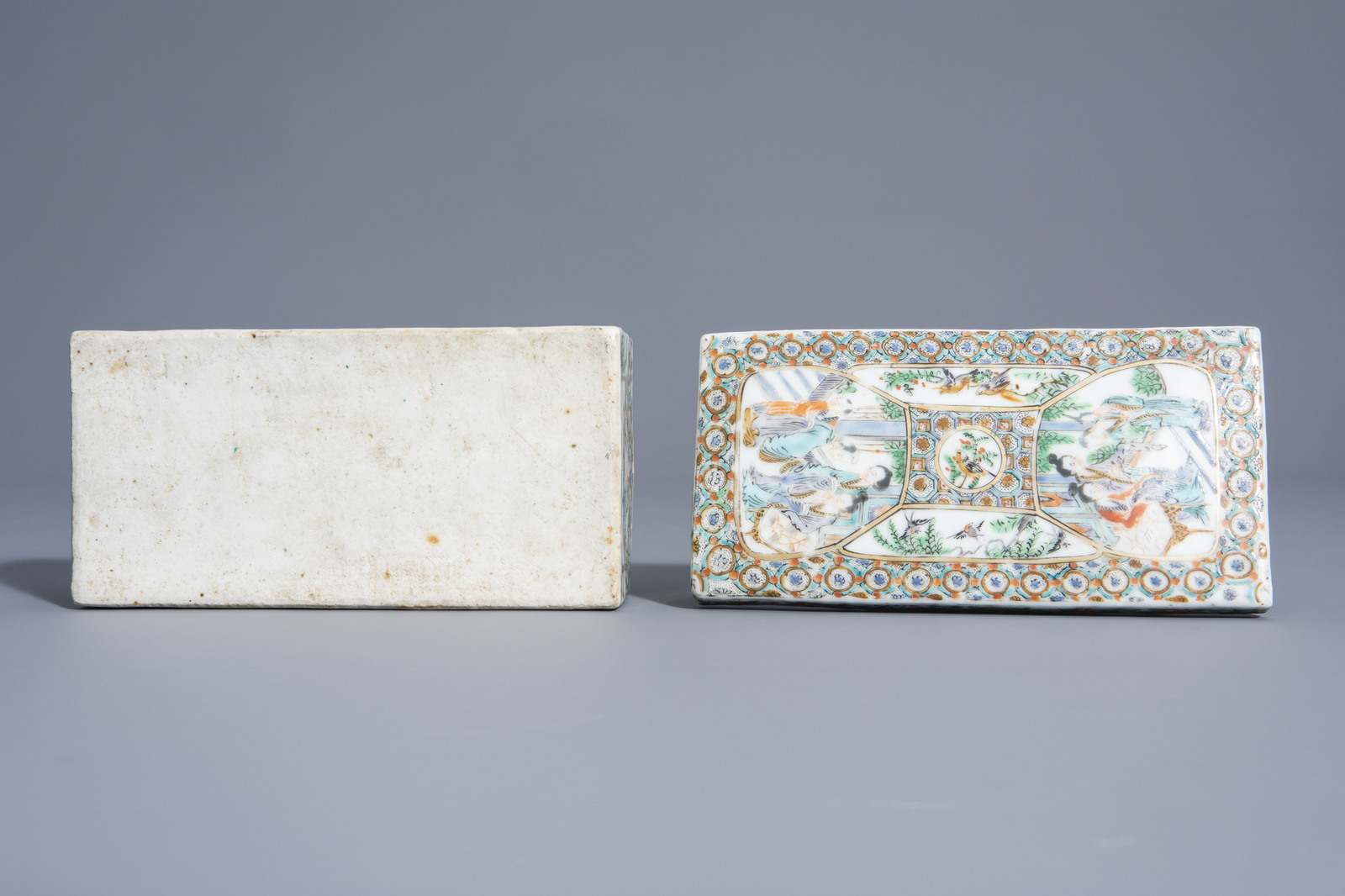 A Chinese Canton famille verte box and cover, 19th C. - Image 7 of 7