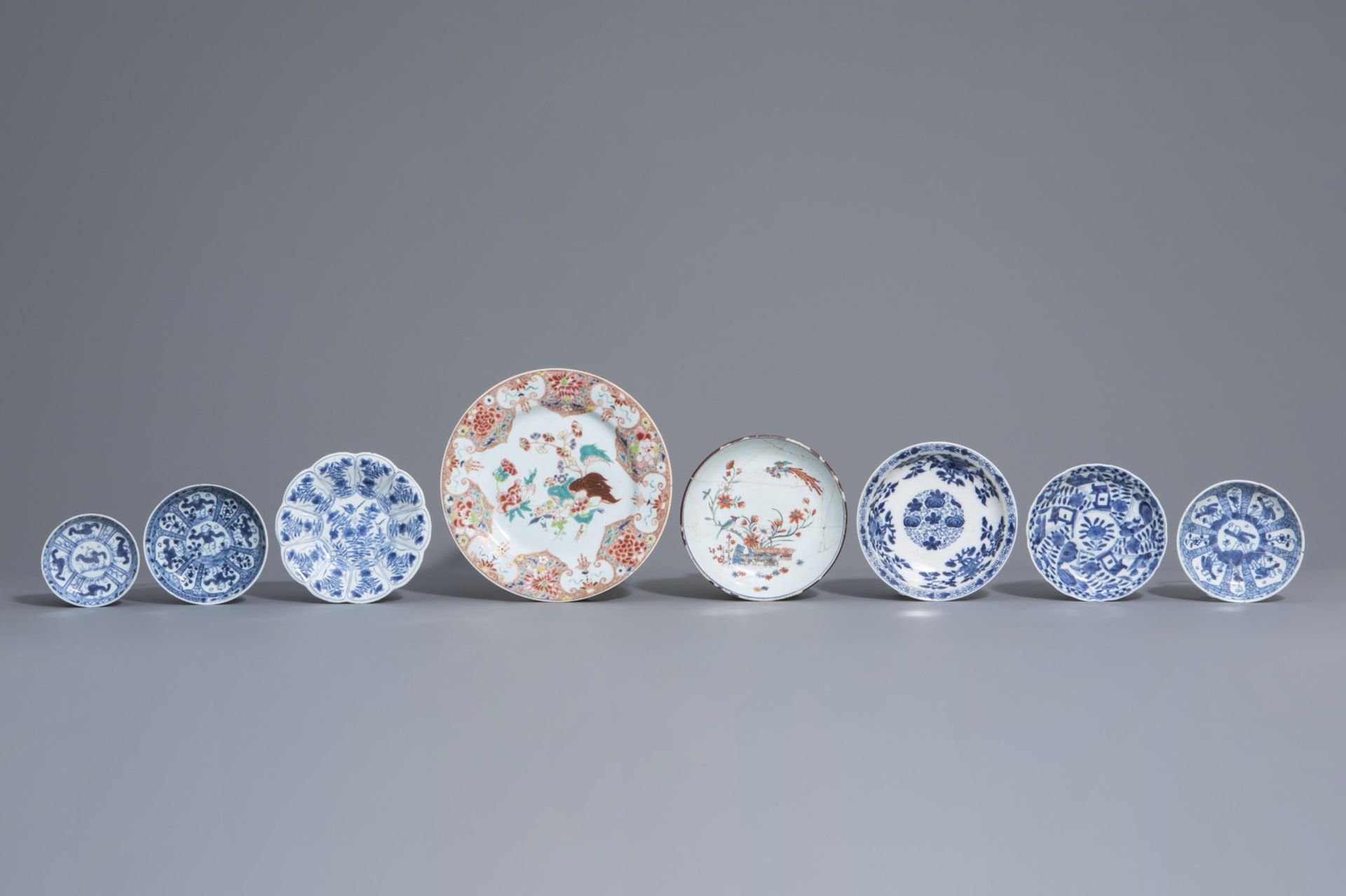 A varied collection of Chinese blue and white and famille rose wares, Kangxi and later - Bild 2 aus 15