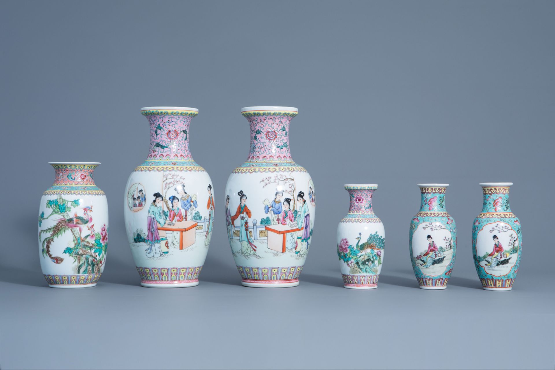 A varied collection of ten Chinese famille rose vases, 20th C. - Bild 8 aus 13