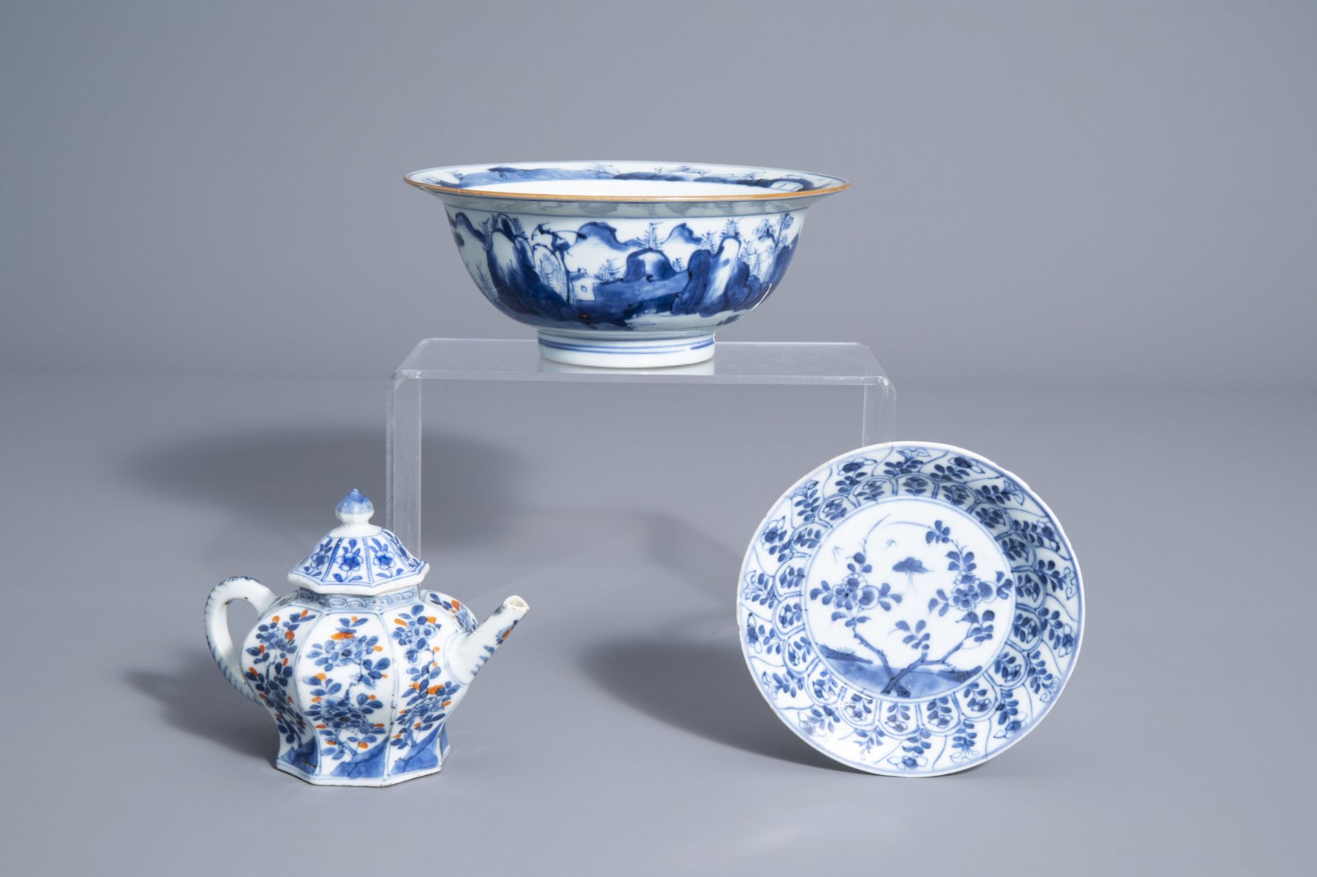 A Chinese Imari style teapot and cover and a blue and white bowl and saucer, Kangxi