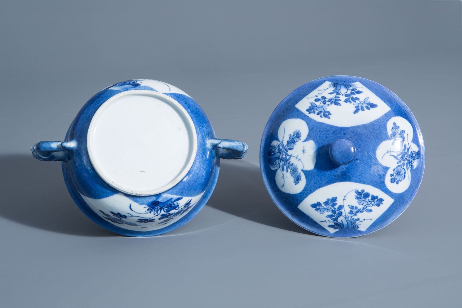 A Chinese powder blue ground two-handled tureen and cover with floral design, Kangxi - Bild 7 aus 7